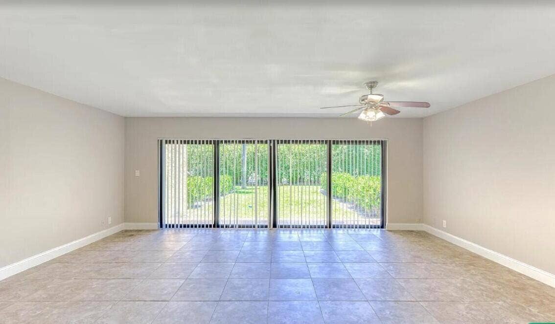 660 Coventry Street, #3, Boca Raton, FL 33487 663-2