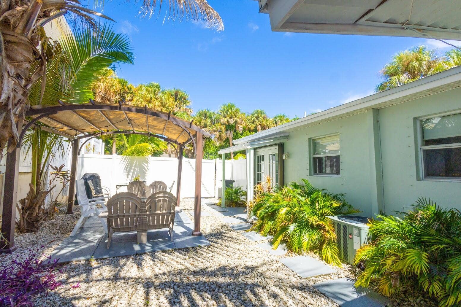 2120-2130 NE Flamingo Terrace, Jensen Beach, FL 34957 image 11 Shelby Overton