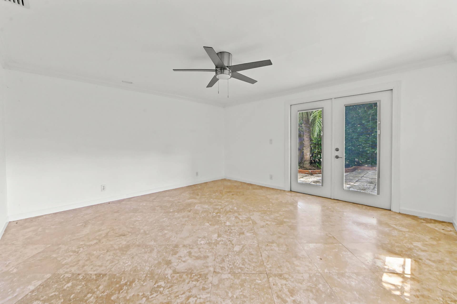 284 Lytton Court, West Palm Beach, FL 33405 19 Bedroom 01