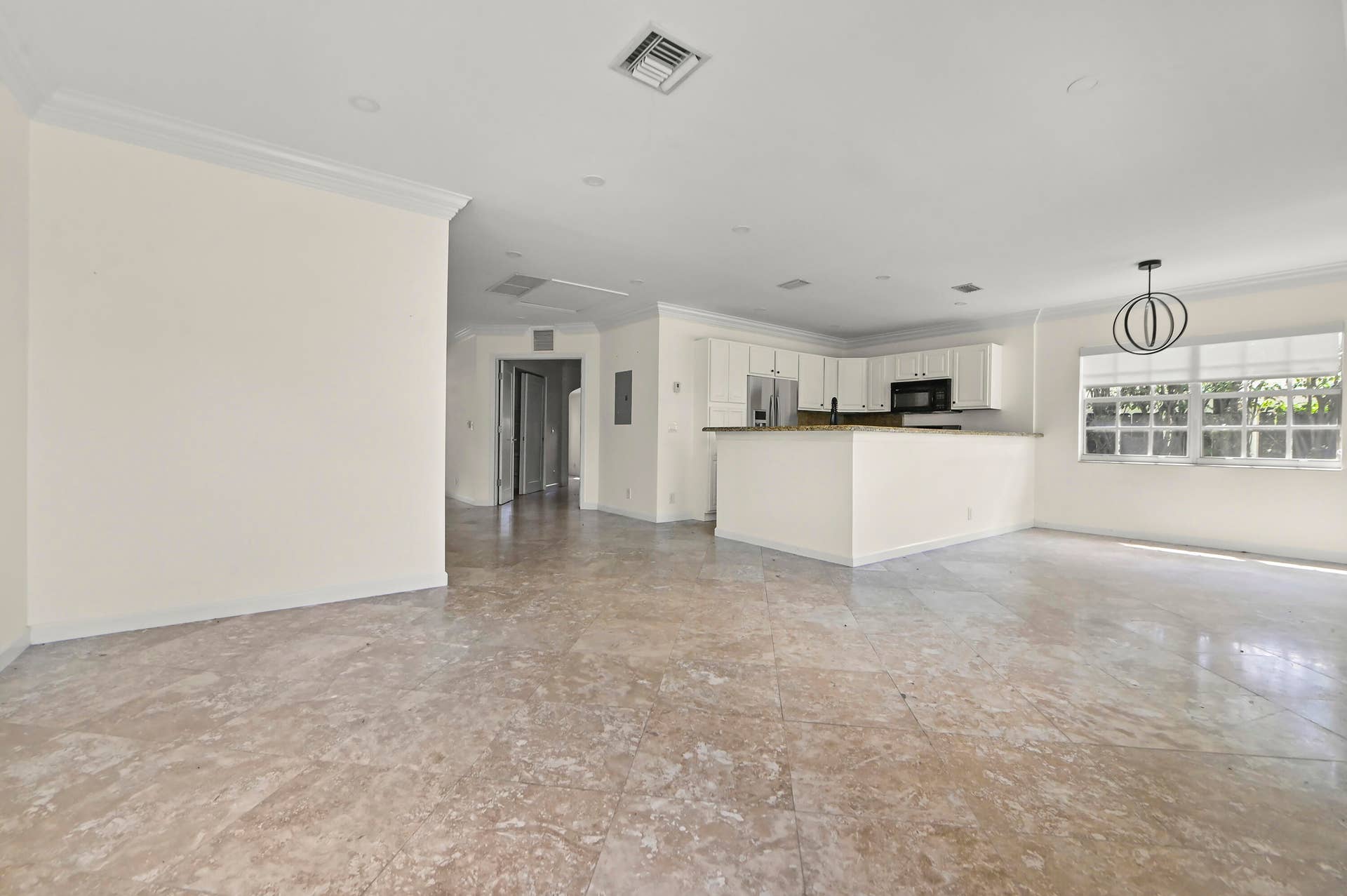 284 Lytton Court, West Palm Beach, FL 33405 05 Living room 01_final