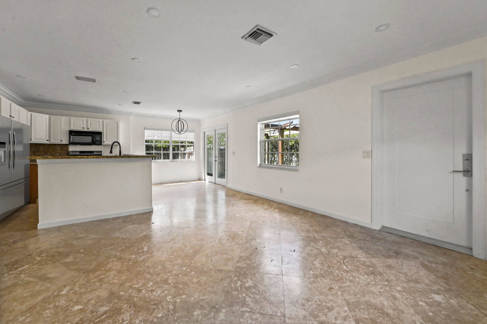 284 Lytton Court, West Palm Beach, FL 33405 06 Living room 02_final