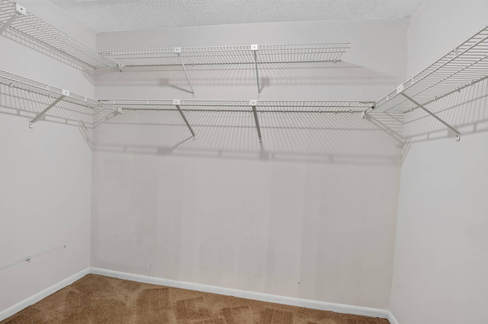 WALK IN CLOSET