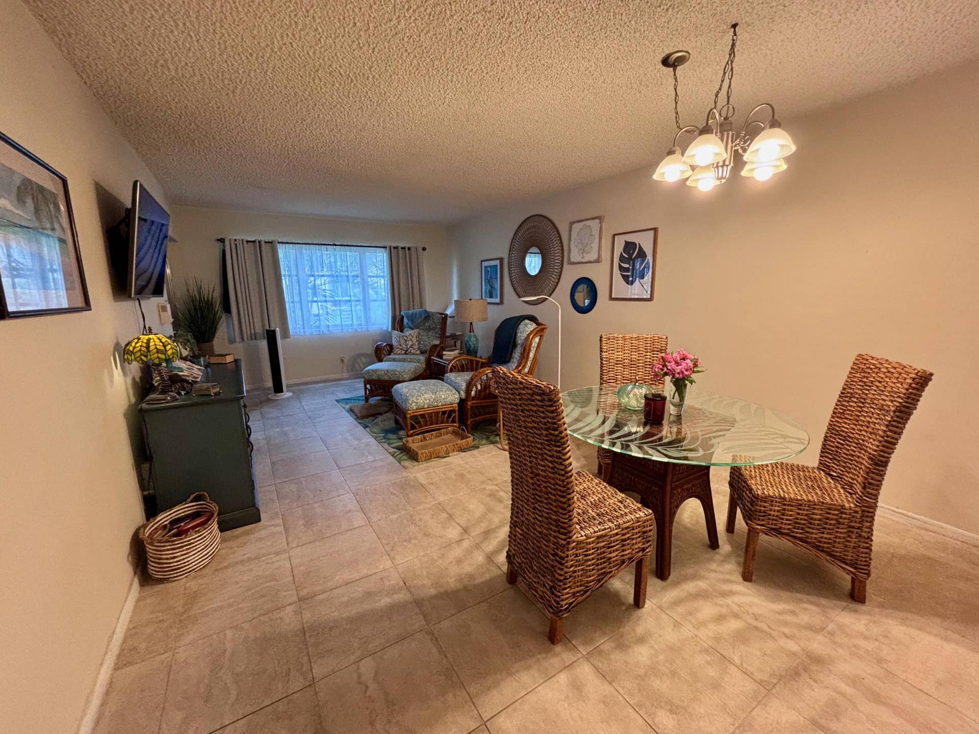 400 NE 20TH Street, #B208, Boca Raton, FL 33431 dining/living area