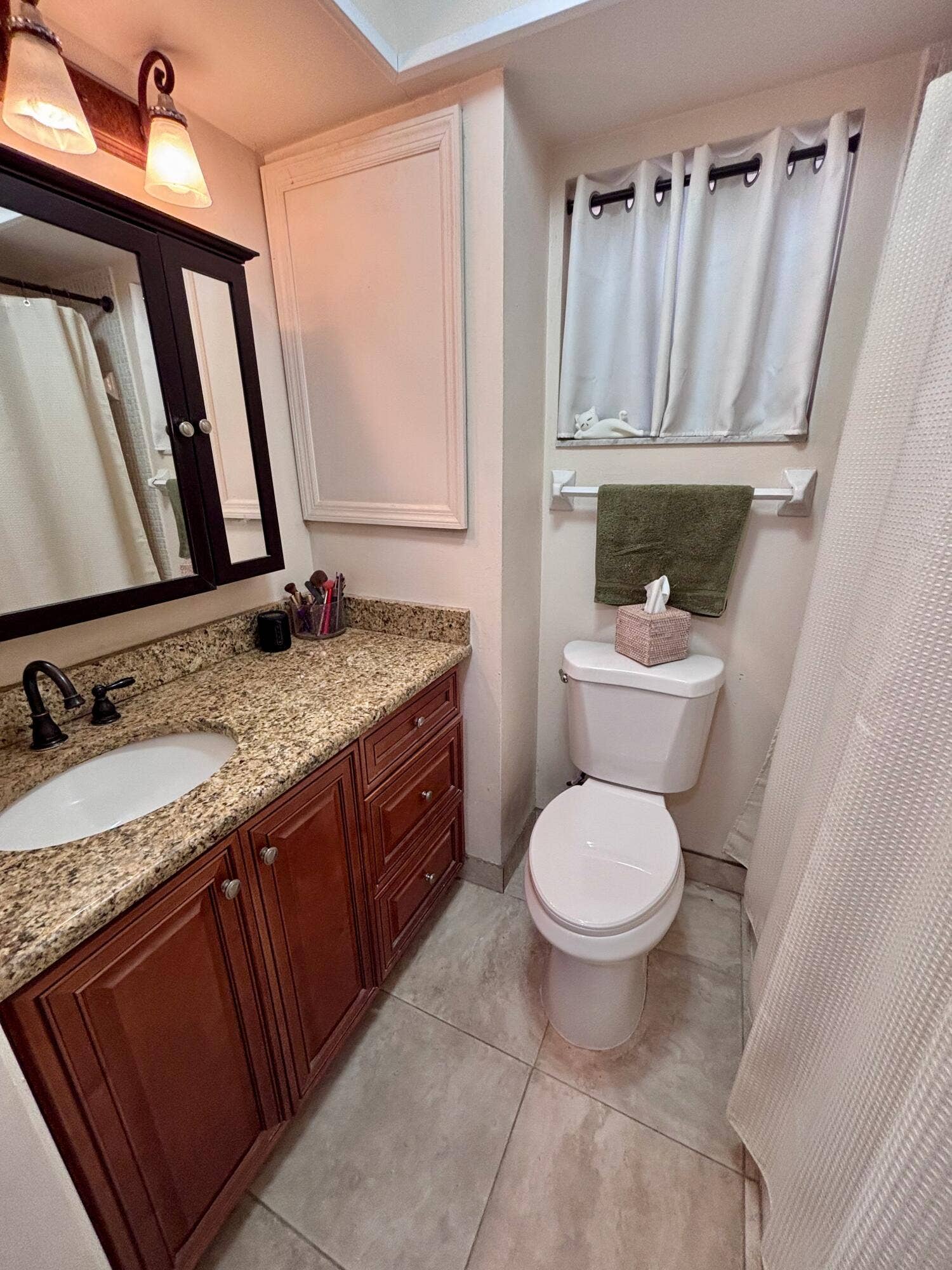 400 NE 20TH Street, #B208, Boca Raton, FL 33431 primary bathroom