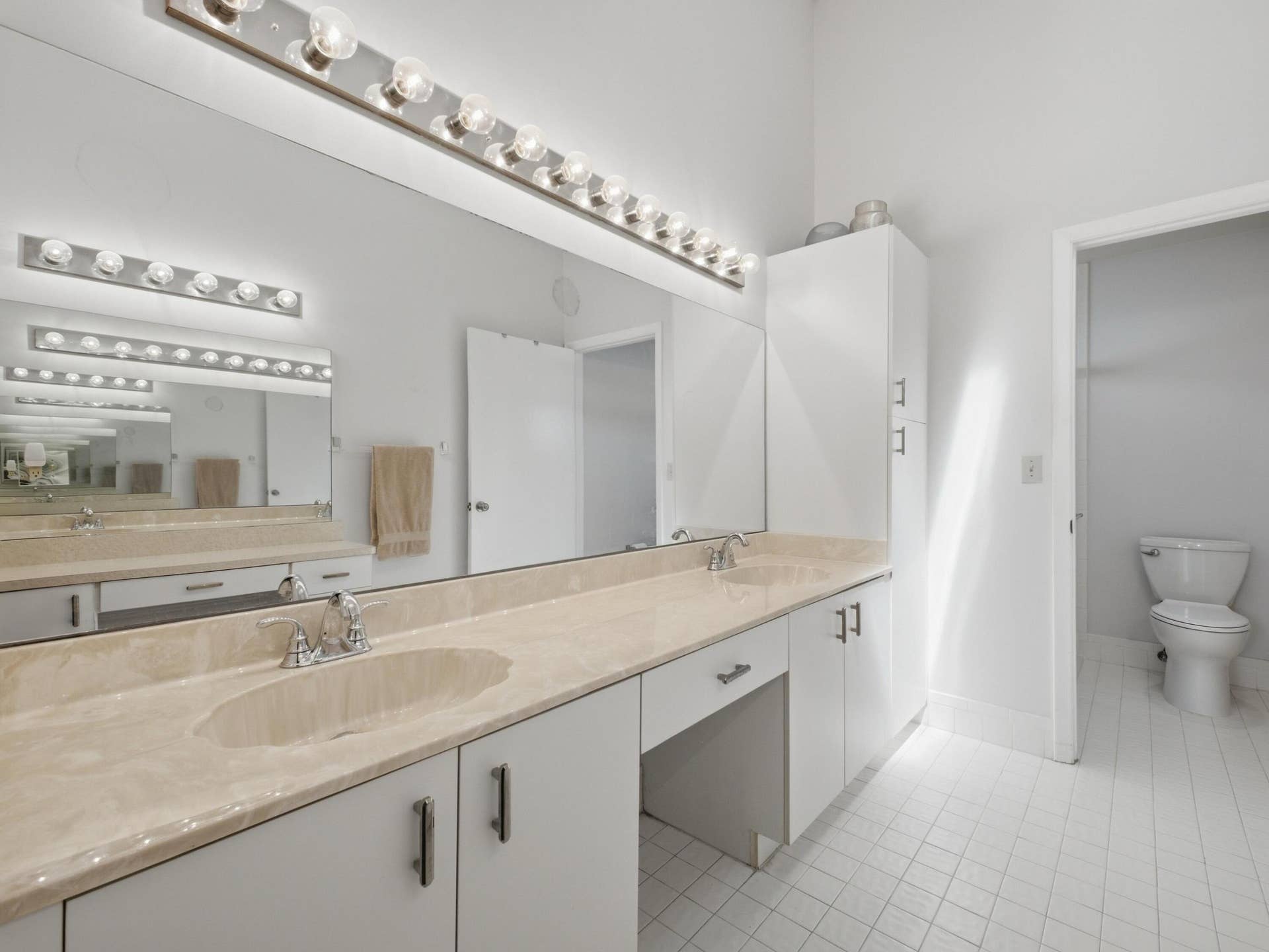 27_Primary_Bathroom