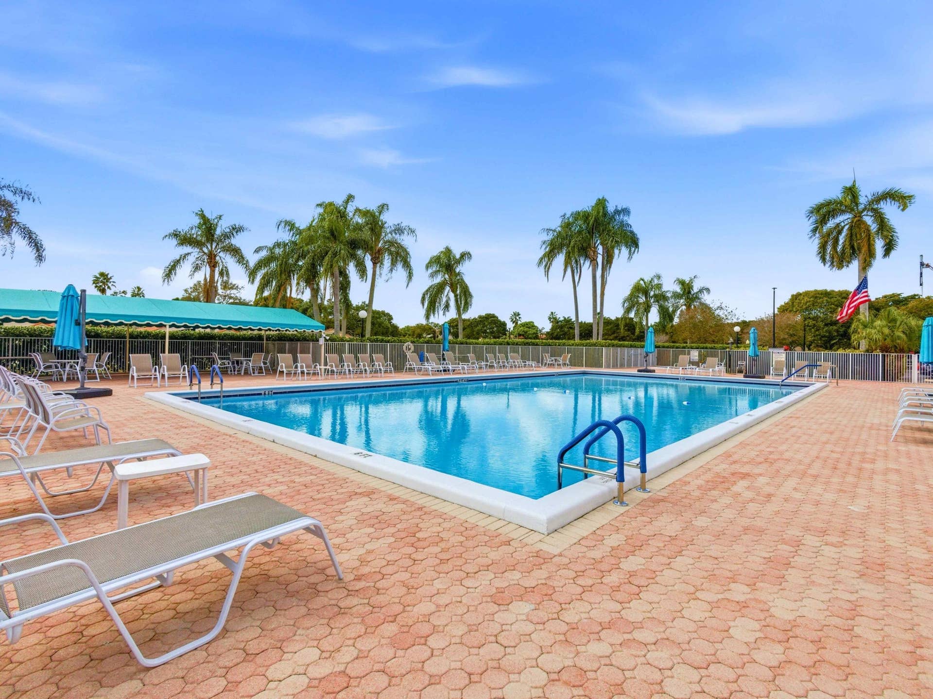 43_Clubhouse_Pool