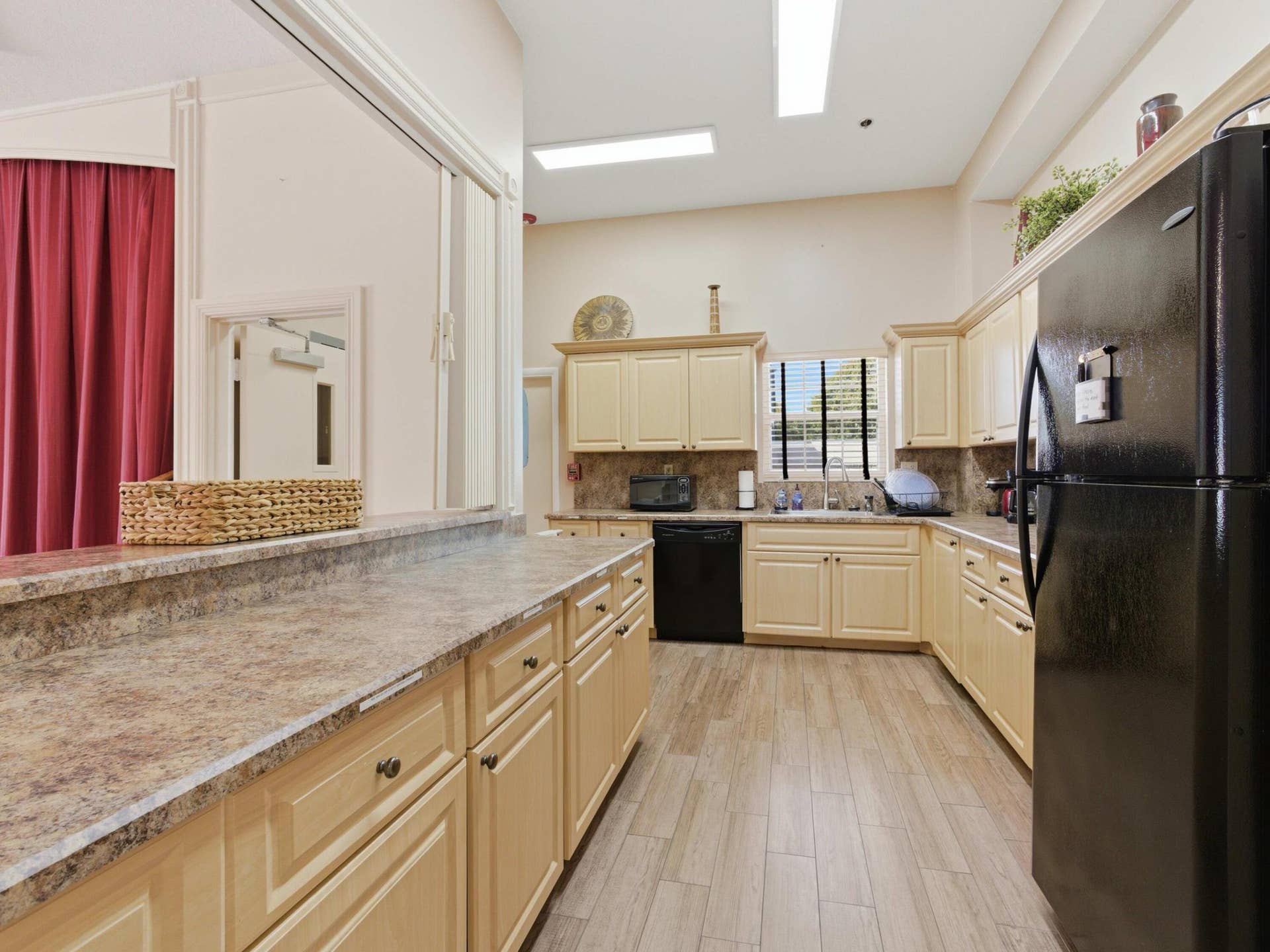 20_Clubhouse_Kitchen