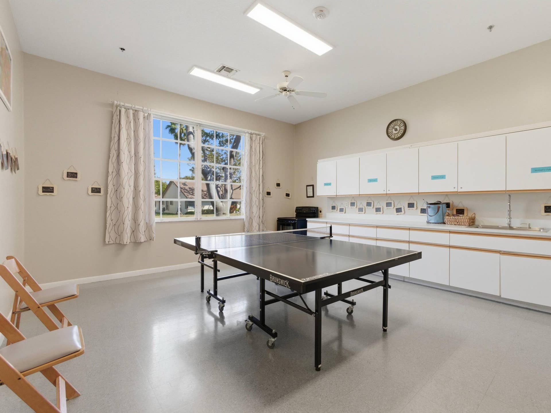 45_Clubhouse_Art_and_Crafts_-_Game_Room