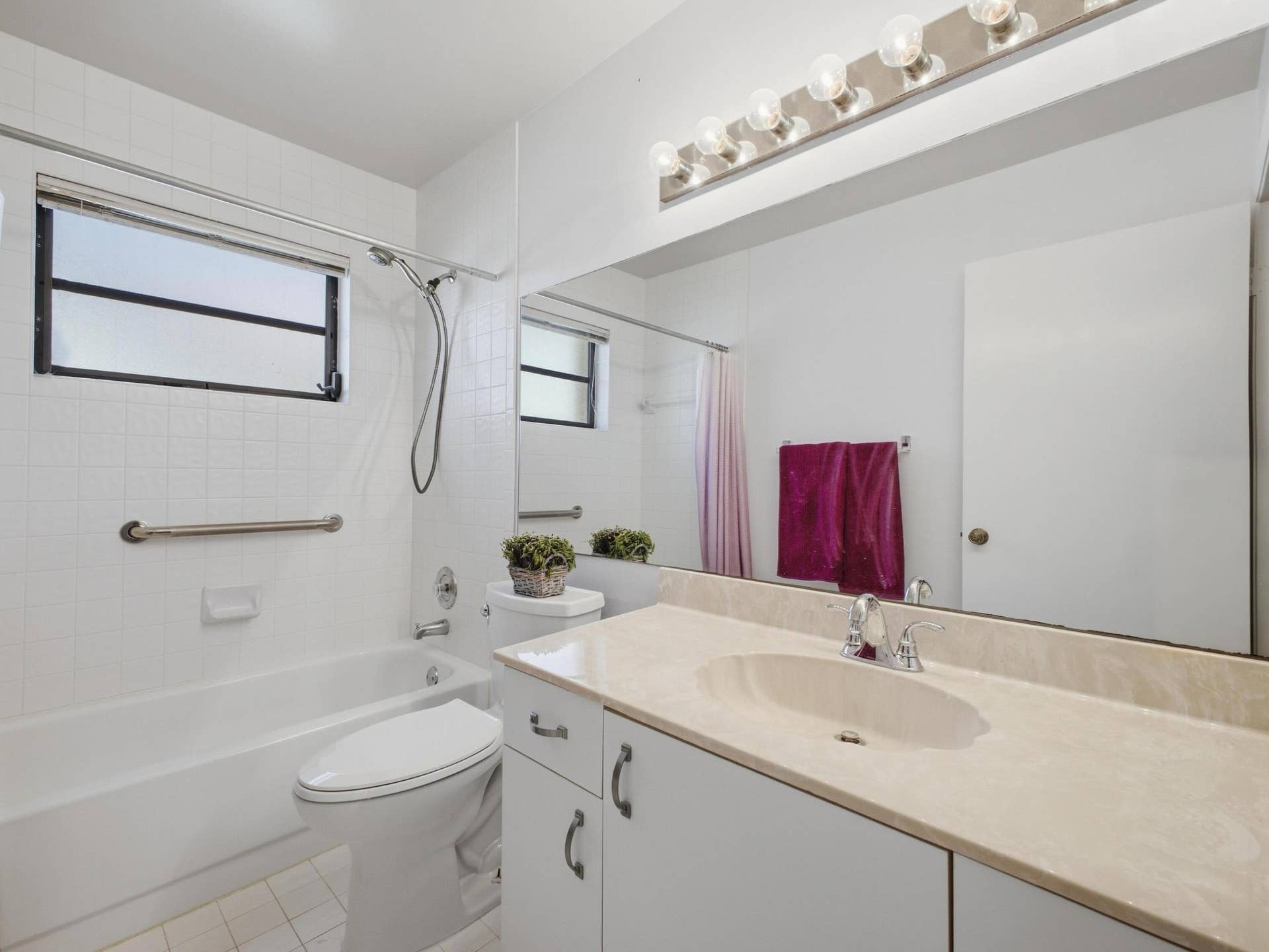33_Guest_Bathroom