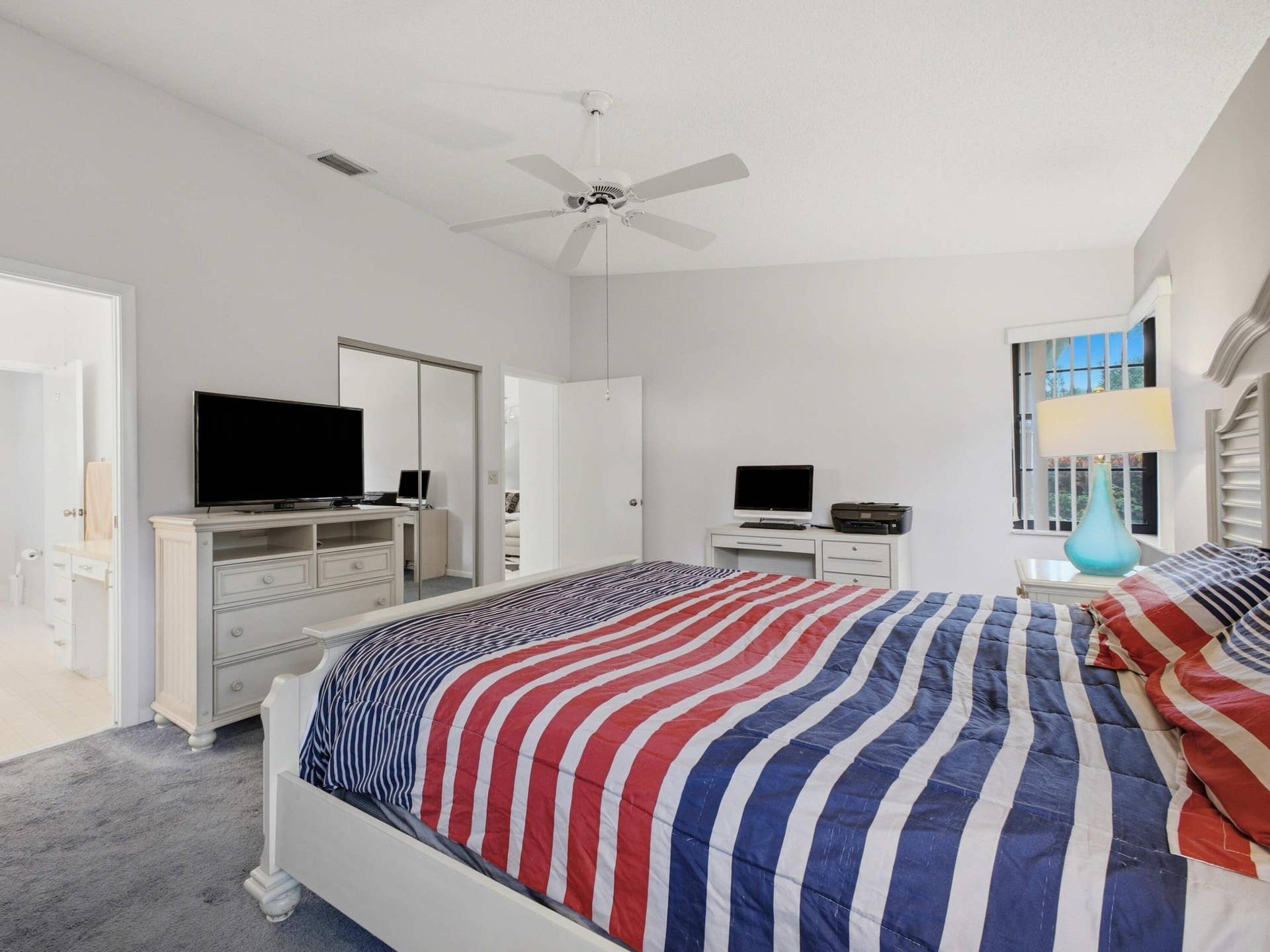 25_Primary_Bedroom