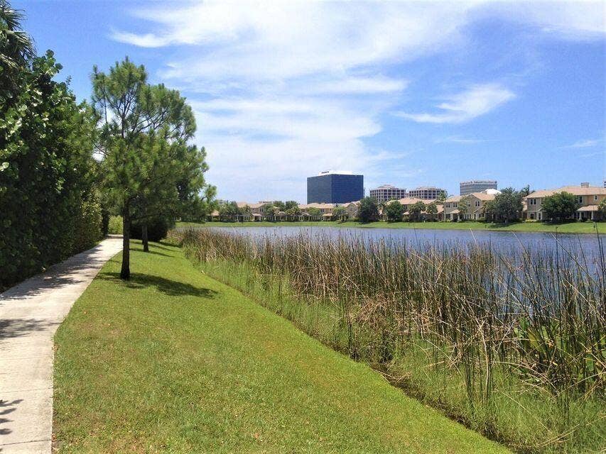 960 Millbrae Court, #4, West Palm Beach, FL 33401 lakeside jogging path