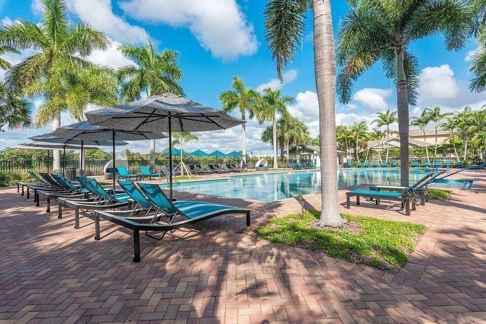 960 Millbrae Court, #4, West Palm Beach, FL 33401 pool