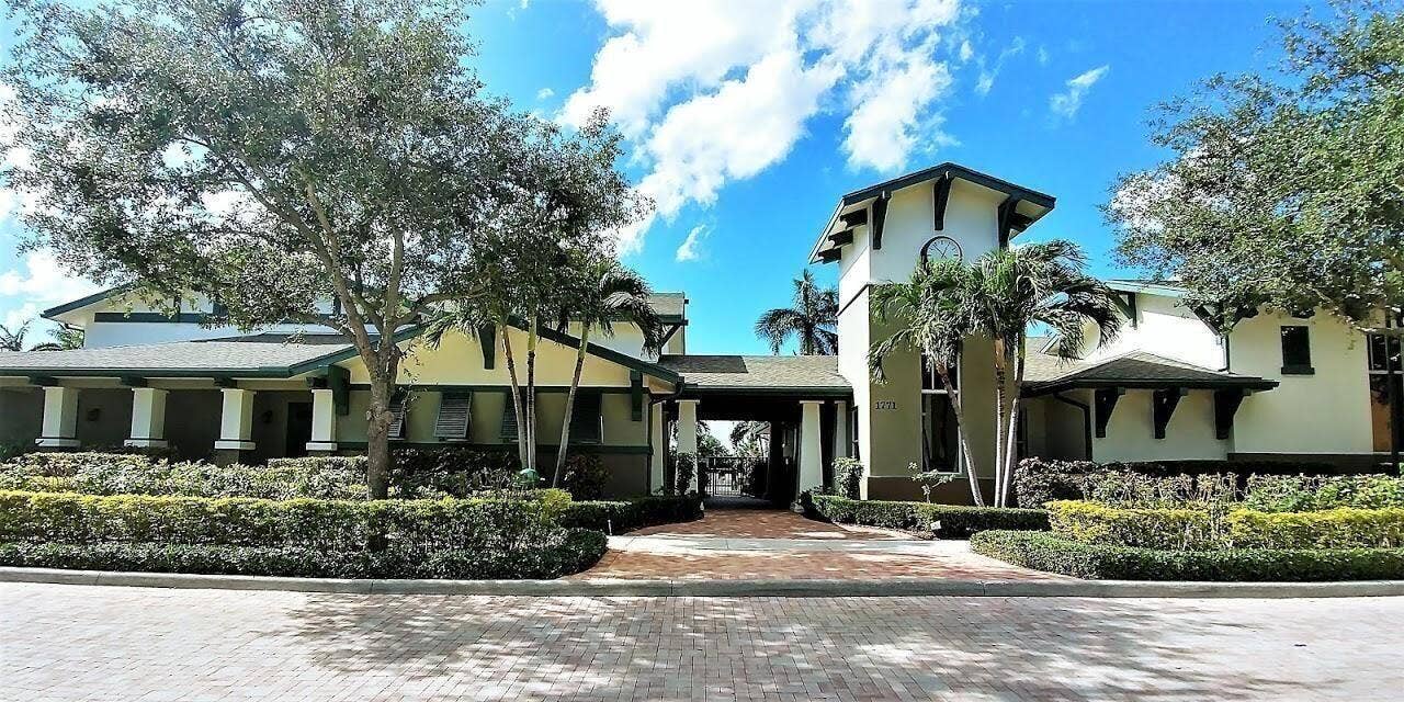 960 Millbrae Court, #4, West Palm Beach, FL 33401 cityside clubhouse