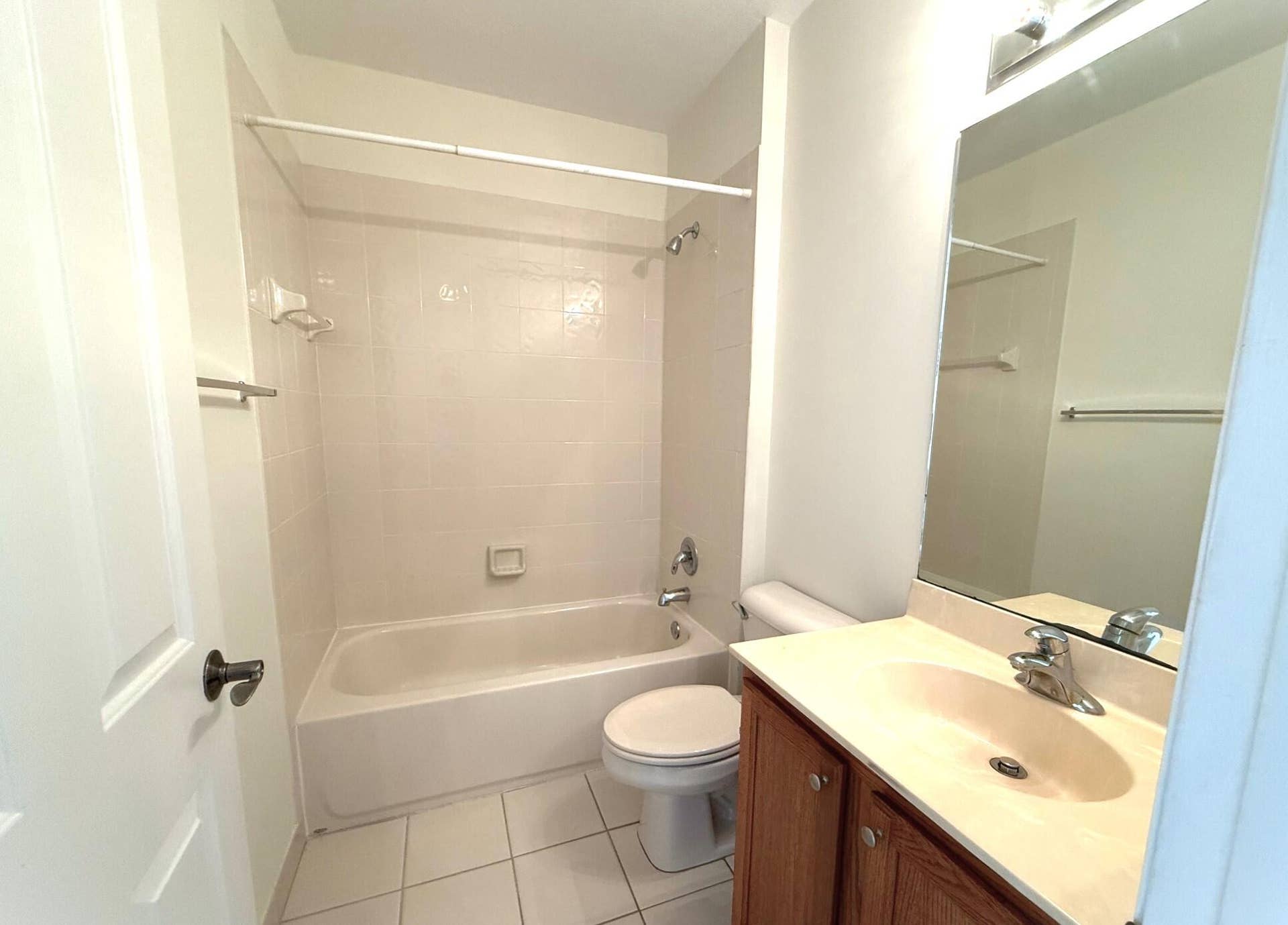 960 Millbrae Court, #4, West Palm Beach, FL 33401 guest bathroom