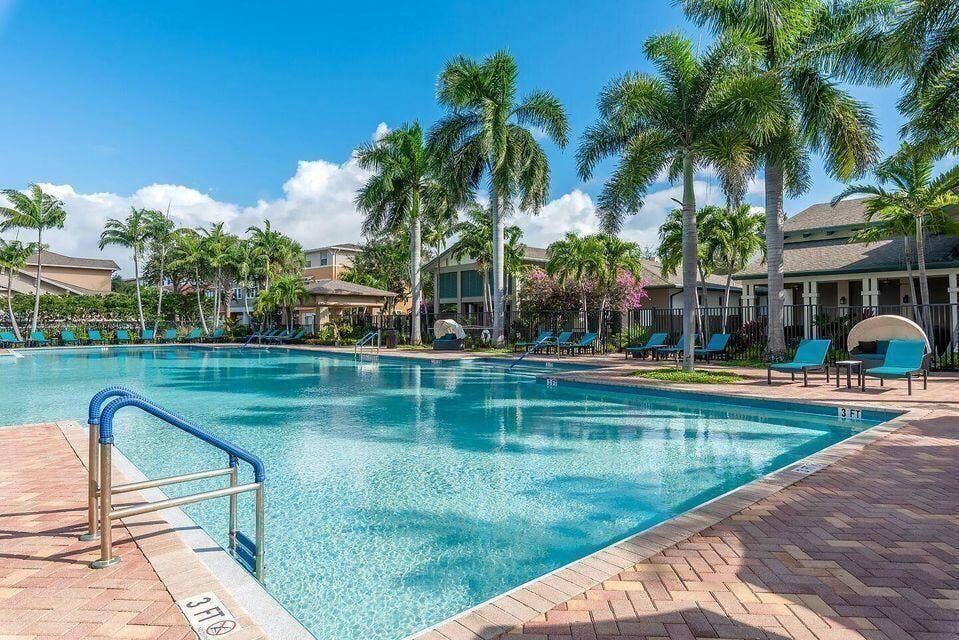 960 Millbrae Court, #4, West Palm Beach, FL 33401 pool