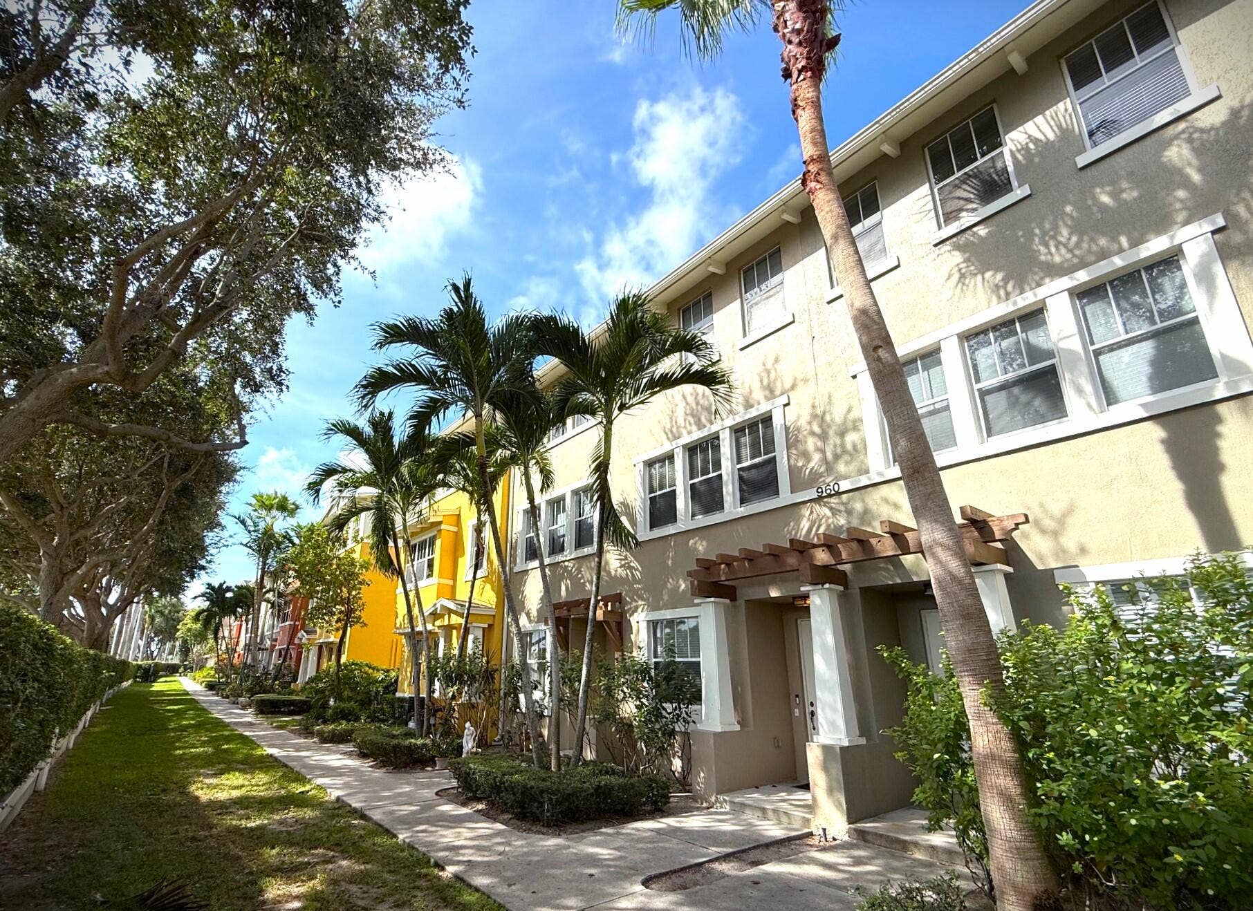 960 Millbrae Court, #4, West Palm Beach, FL 33401 building front
