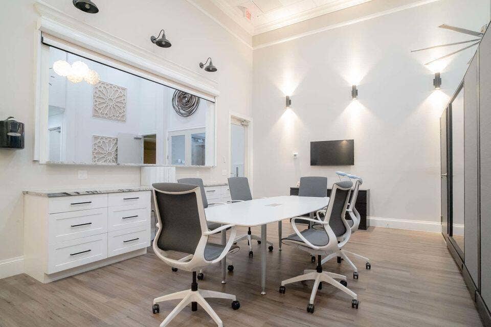 960 Millbrae Court, #4, West Palm Beach, FL 33401 meeting room