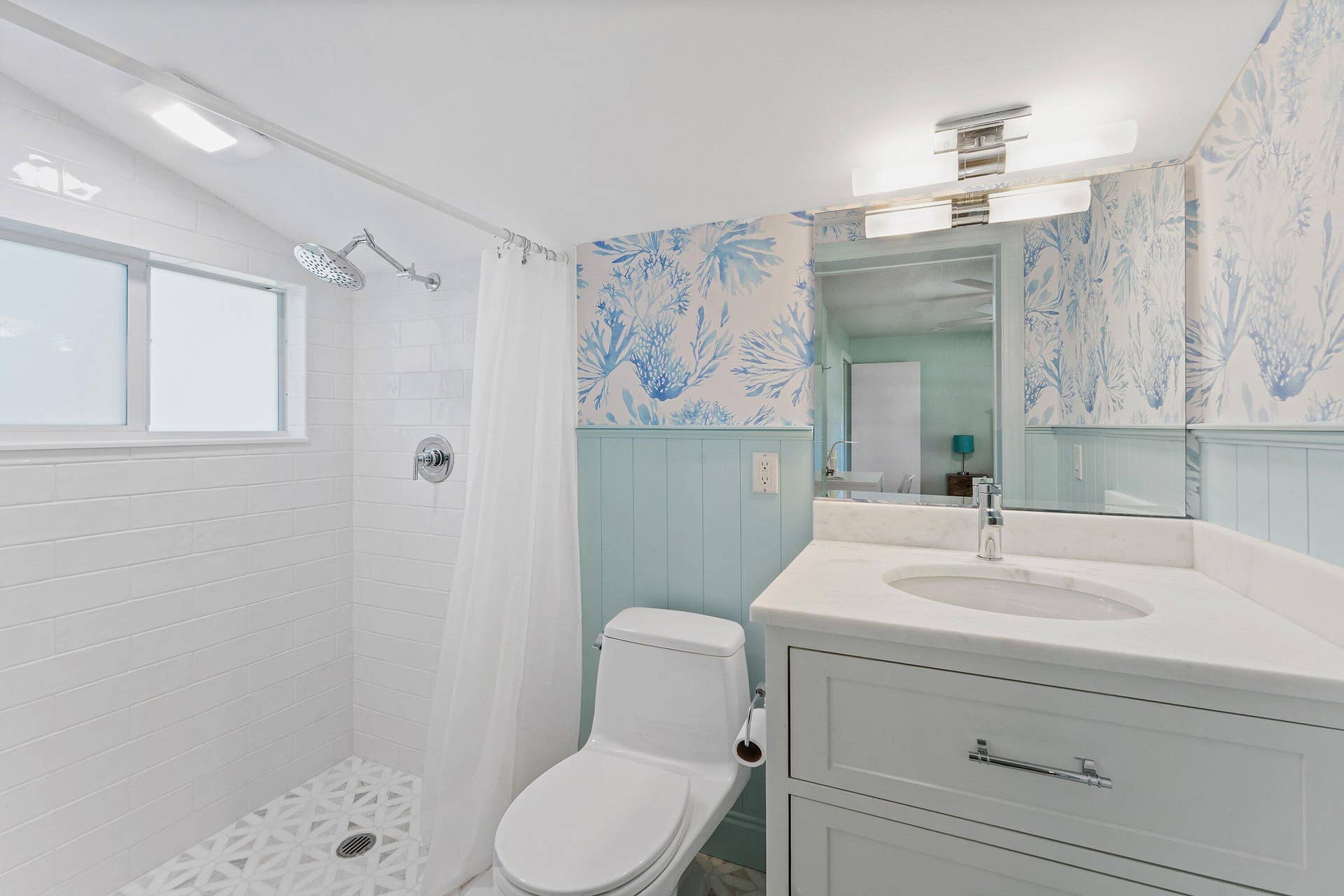 817 Anchorage Drive, North Palm Beach, FL 33408 Second Bathroom