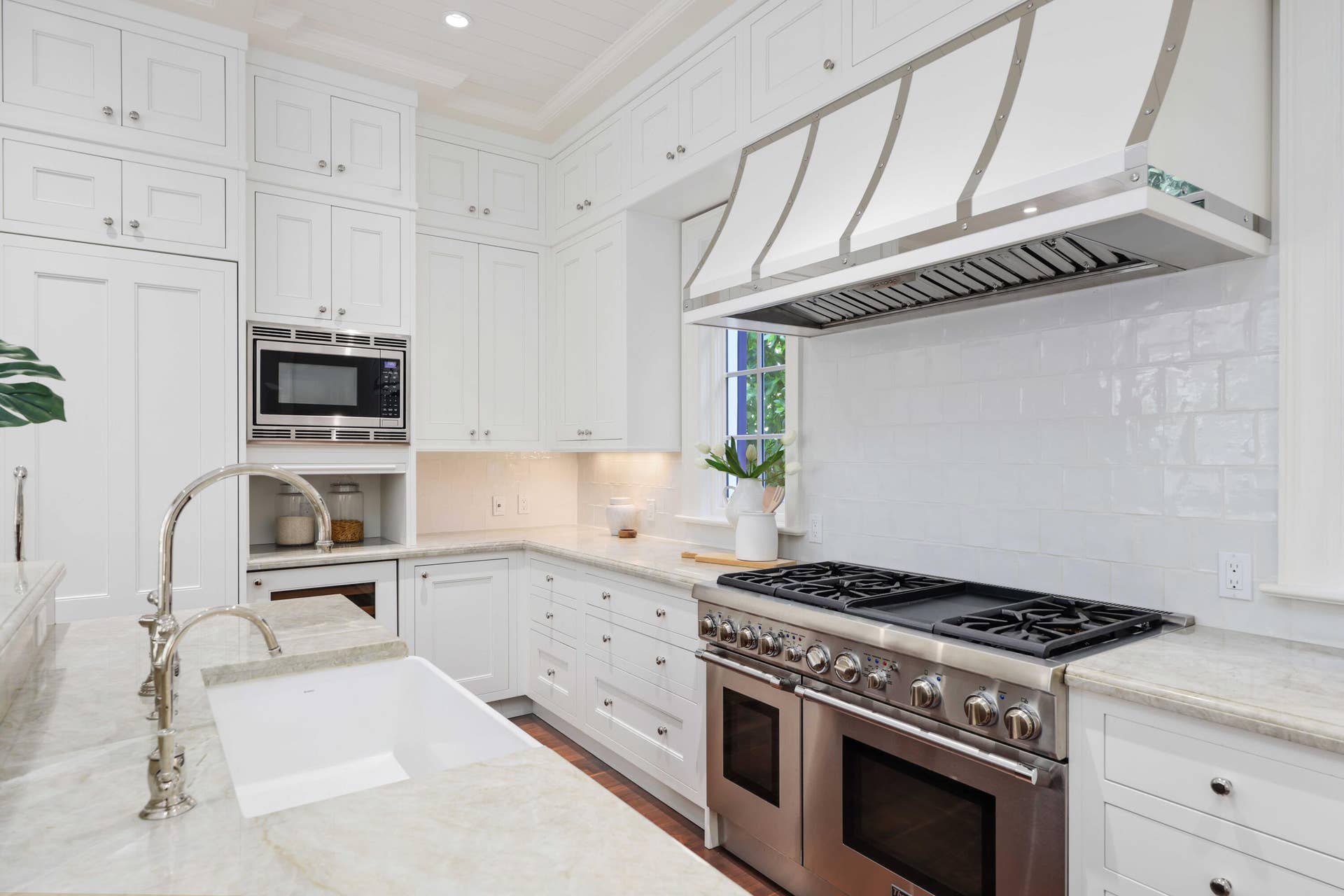 10 - Kitchen