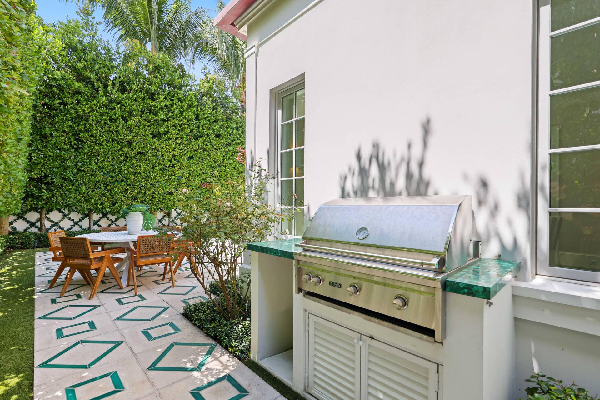 19 - Outdoor Kitchen
