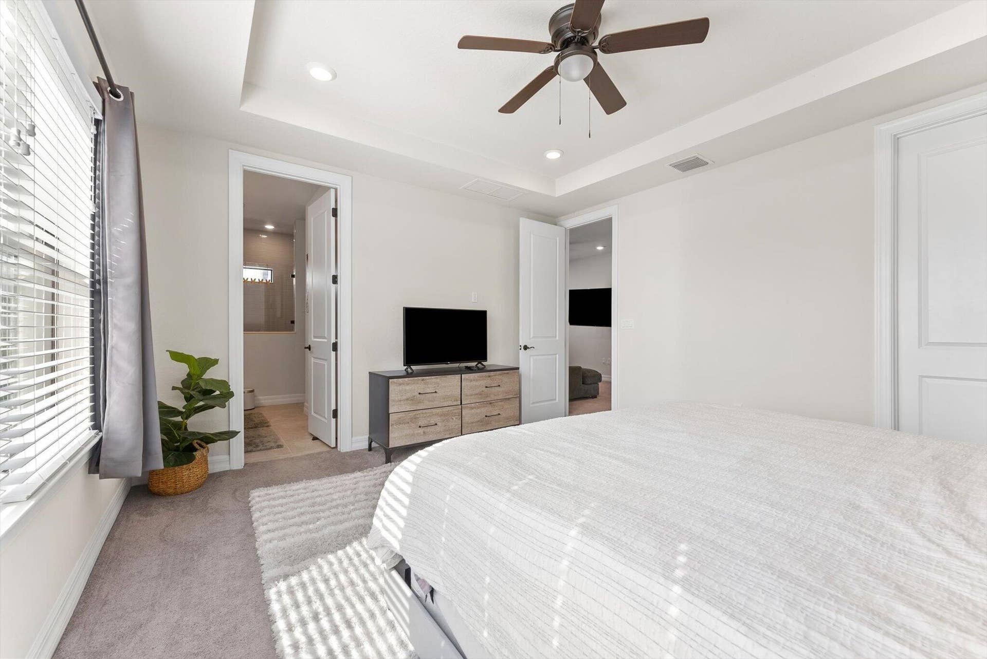4617 Pinehurst Trail E, Oakland Park, FL 33309 Primary Bedroom