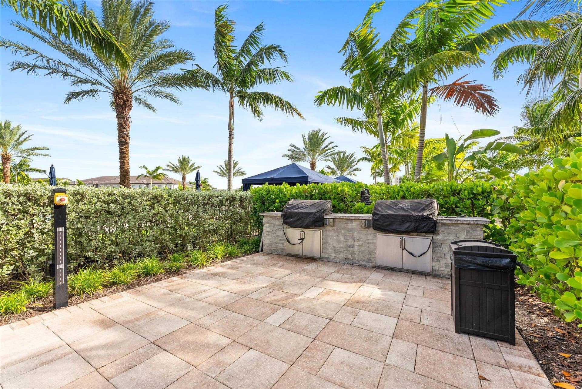 4617 Pinehurst Trail E, Oakland Park, FL 33309 Clubhouse grills
