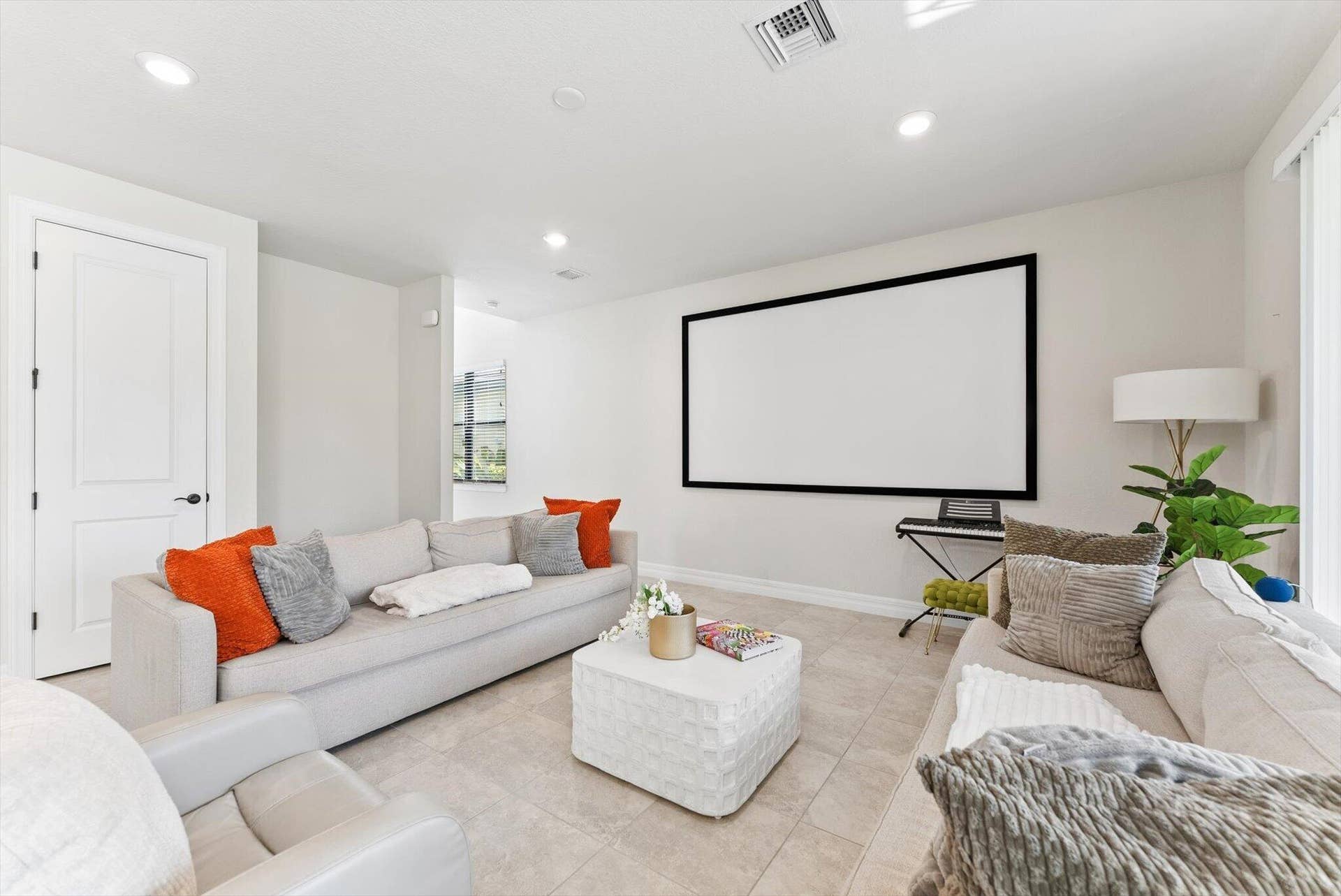 4617 Pinehurst Trail E, Oakland Park, FL 33309 Living Room