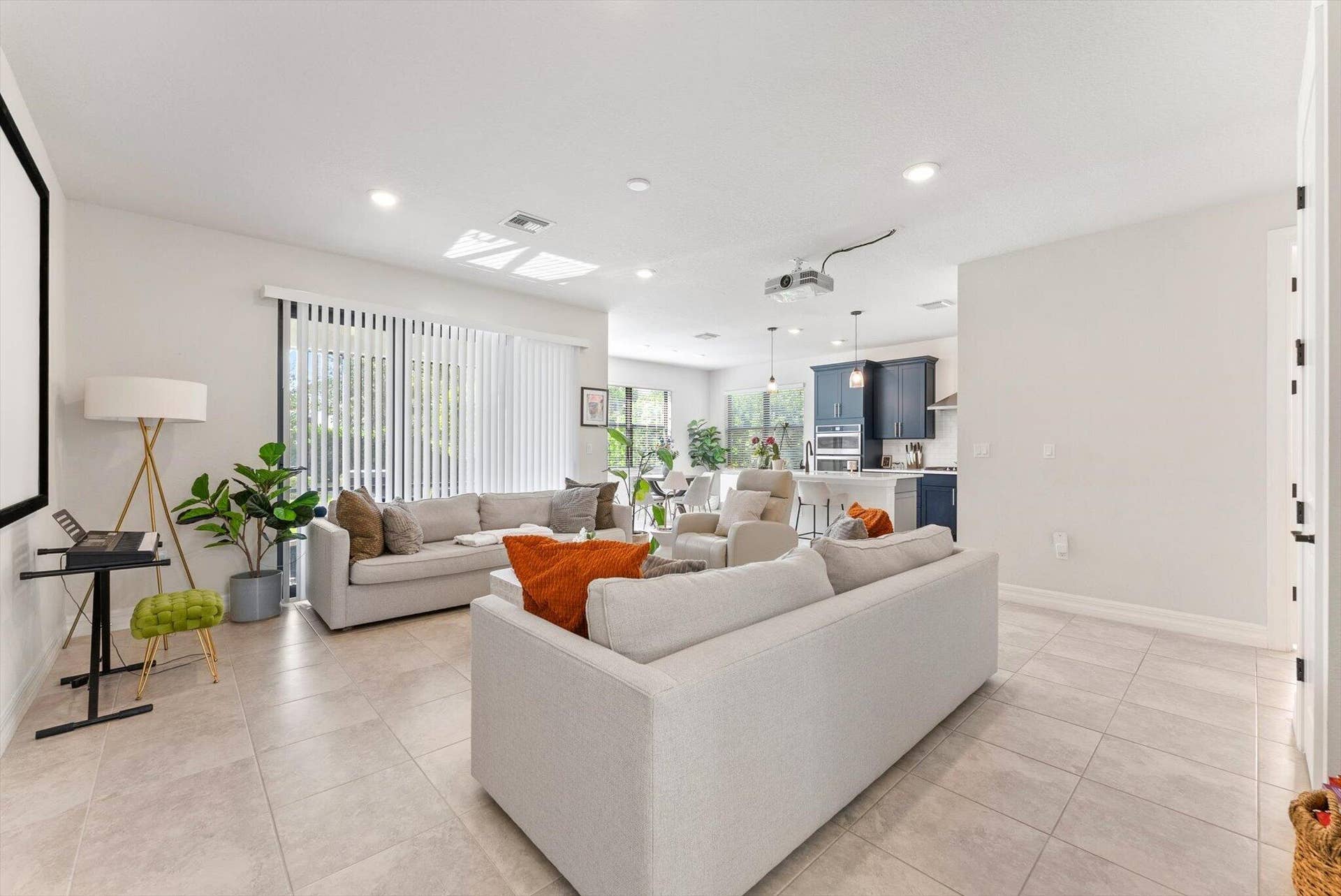 4617 Pinehurst Trail E, Oakland Park, FL 33309 Living Room