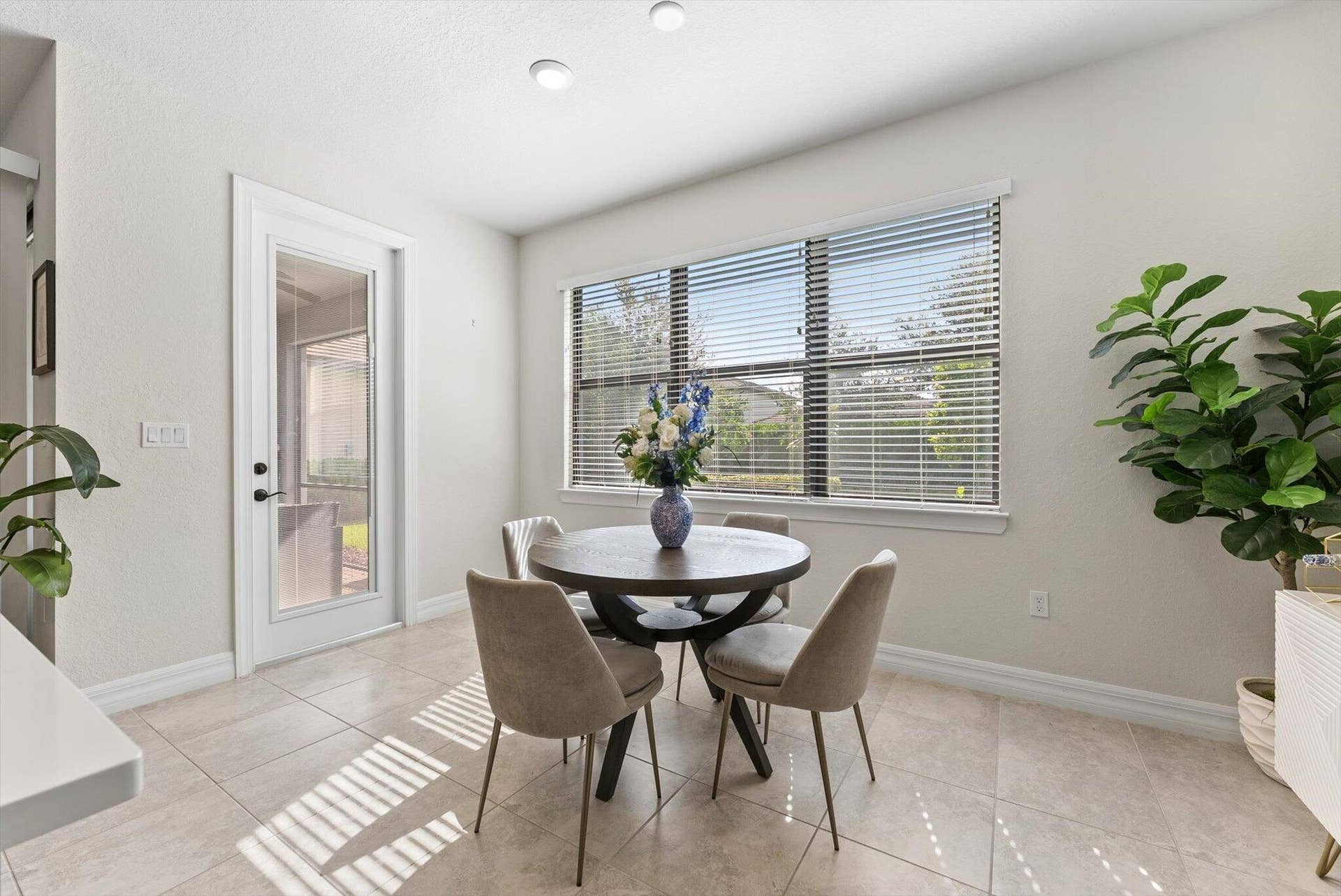 4617 Pinehurst Trail E, Oakland Park, FL 33309 Breakfast Area
