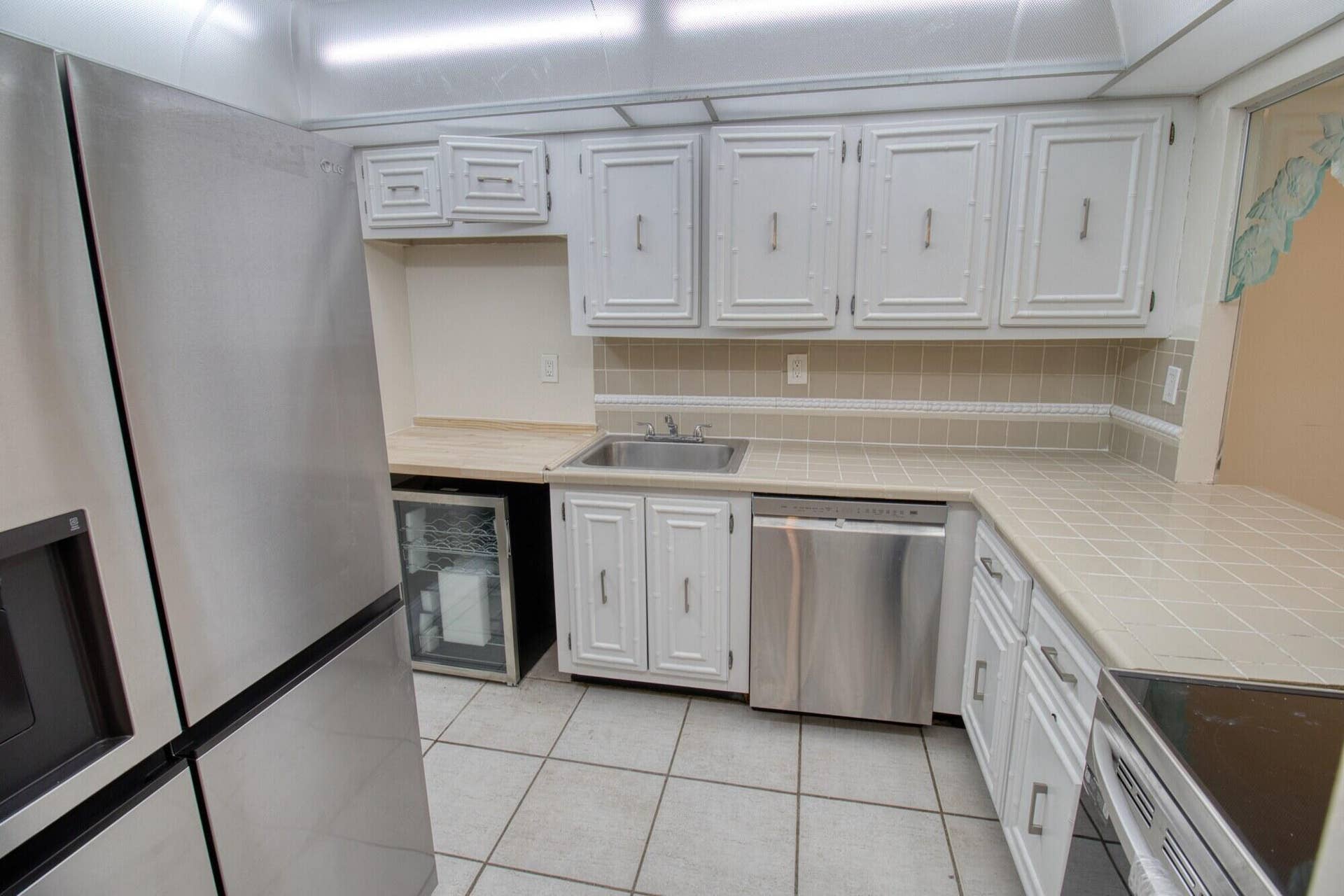 800 PARKVIEW Drive, #826, Hallandale Beach, Hallandale Beach, FL 33009 Kitchen-2-hdr14-IMG_7789_hdr