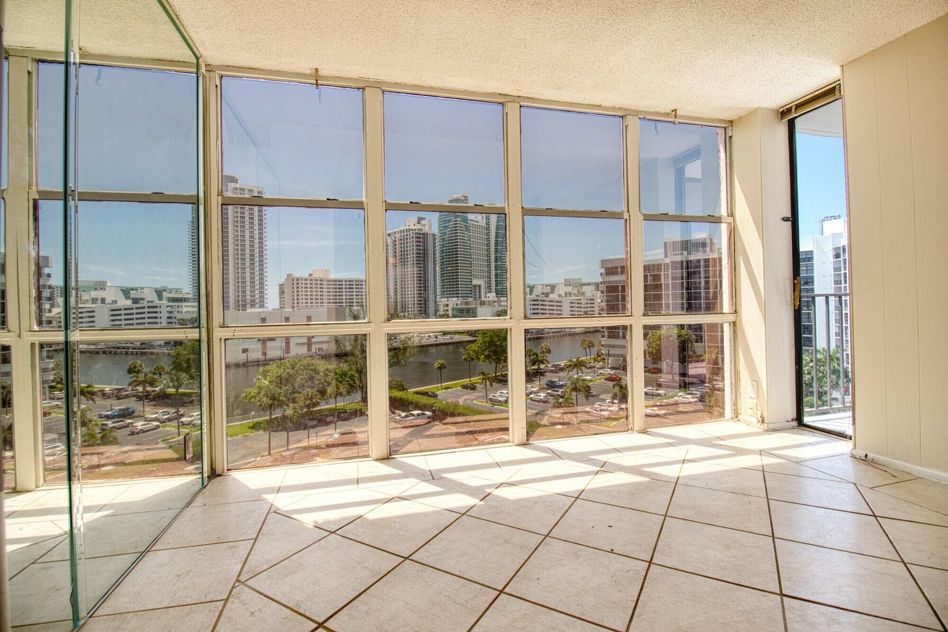 800 PARKVIEW Drive, #826, Hallandale Beach, Hallandale Beach, FL 33009 Den 1-hdr7-IMG_7747_hdr
