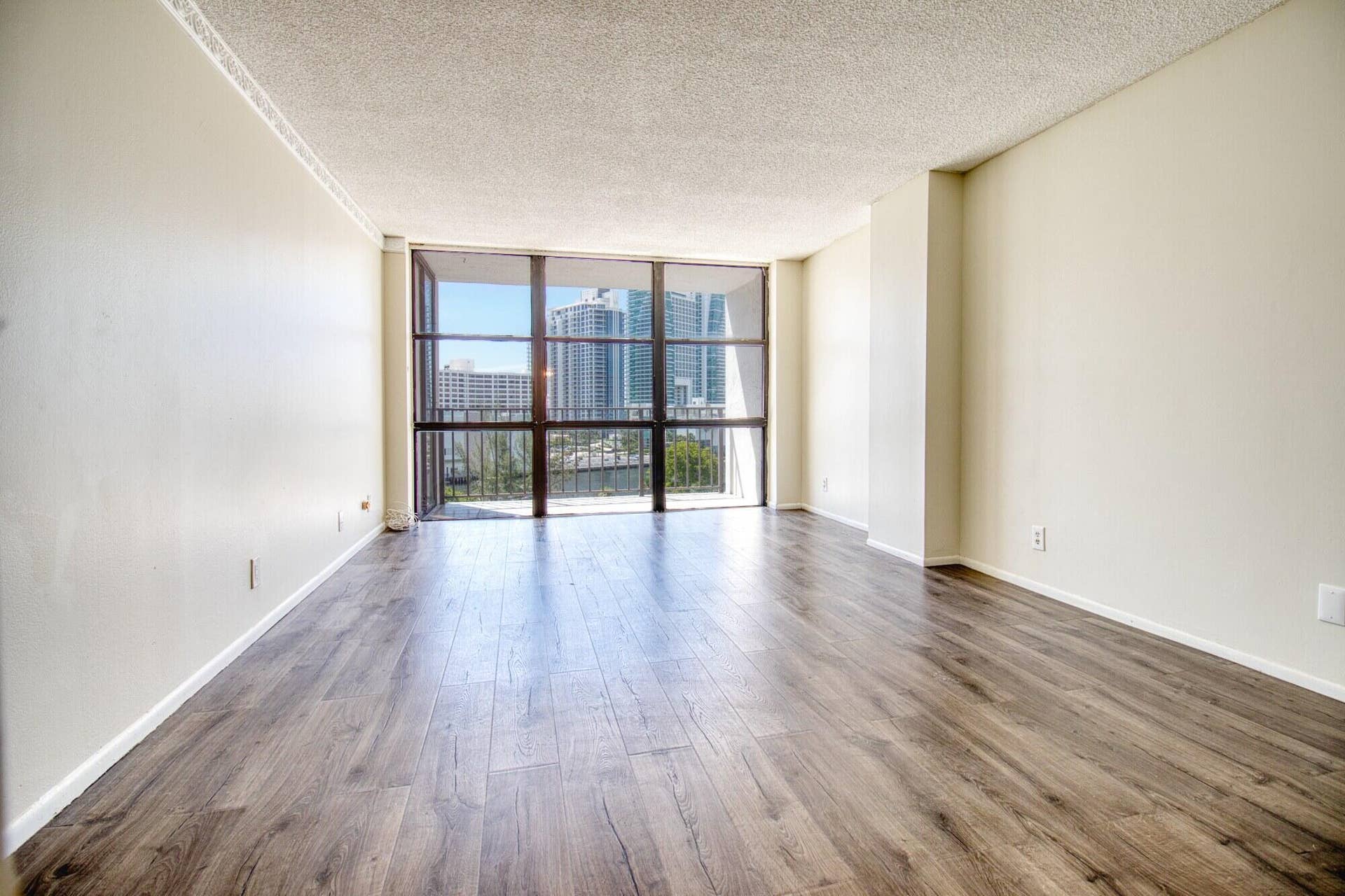 800 PARKVIEW Drive, #826, Hallandale Beach, Hallandale Beach, FL 33009 Edroom-4-hdr2-IMG_7693_hdr