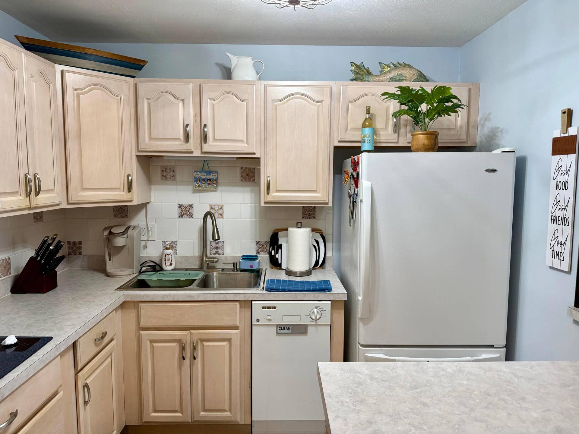 110 Shore Court, #106, North Palm Beach, FL 33408 Kitchen