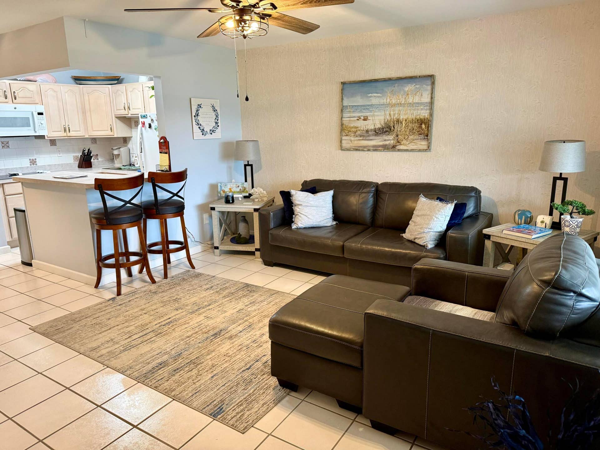 110 Shore Court, #106, North Palm Beach, FL 33408 Living Room
