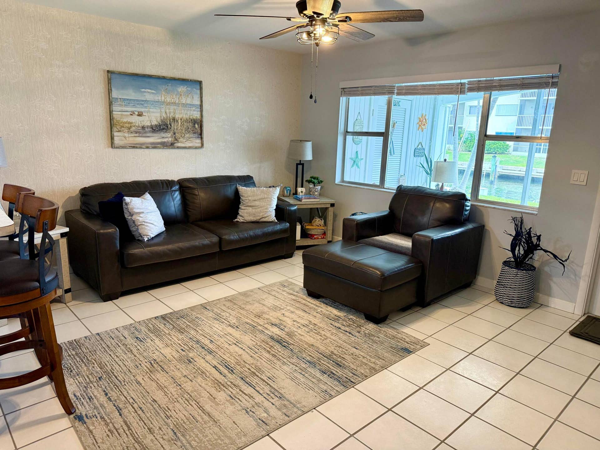 110 Shore Court, #106, North Palm Beach, FL 33408 Living Room