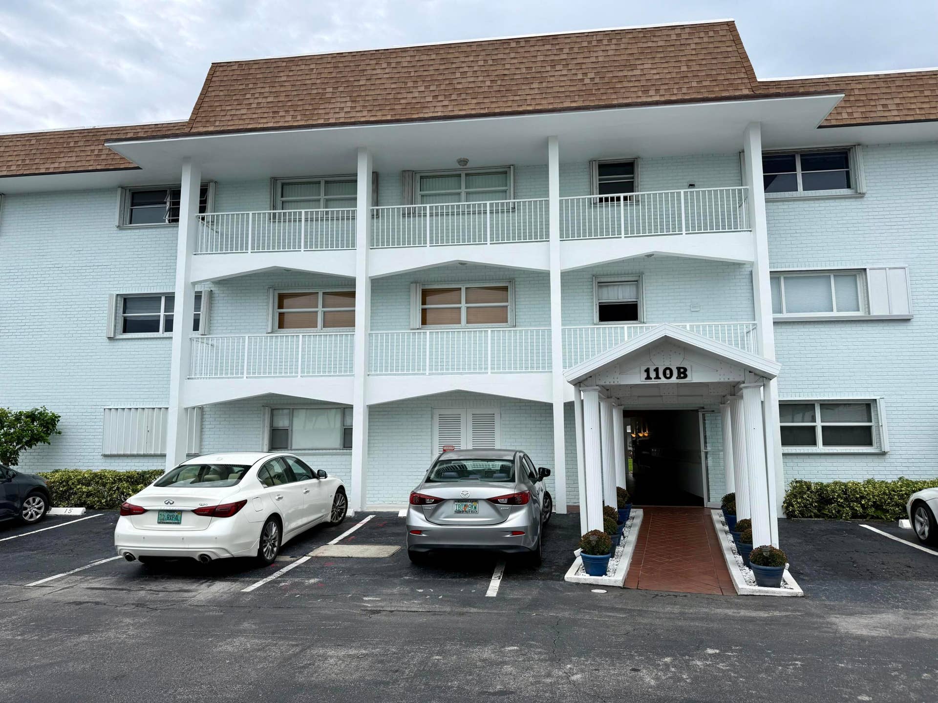 110 Shore Court, #106, North Palm Beach, FL 33408 Front of Structure