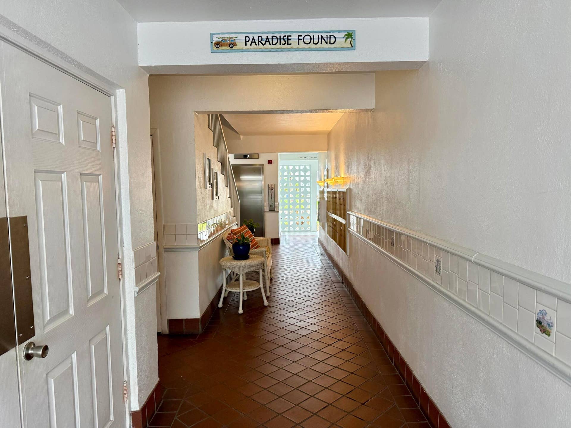 110 Shore Court, #106, North Palm Beach, FL 33408 Hallway