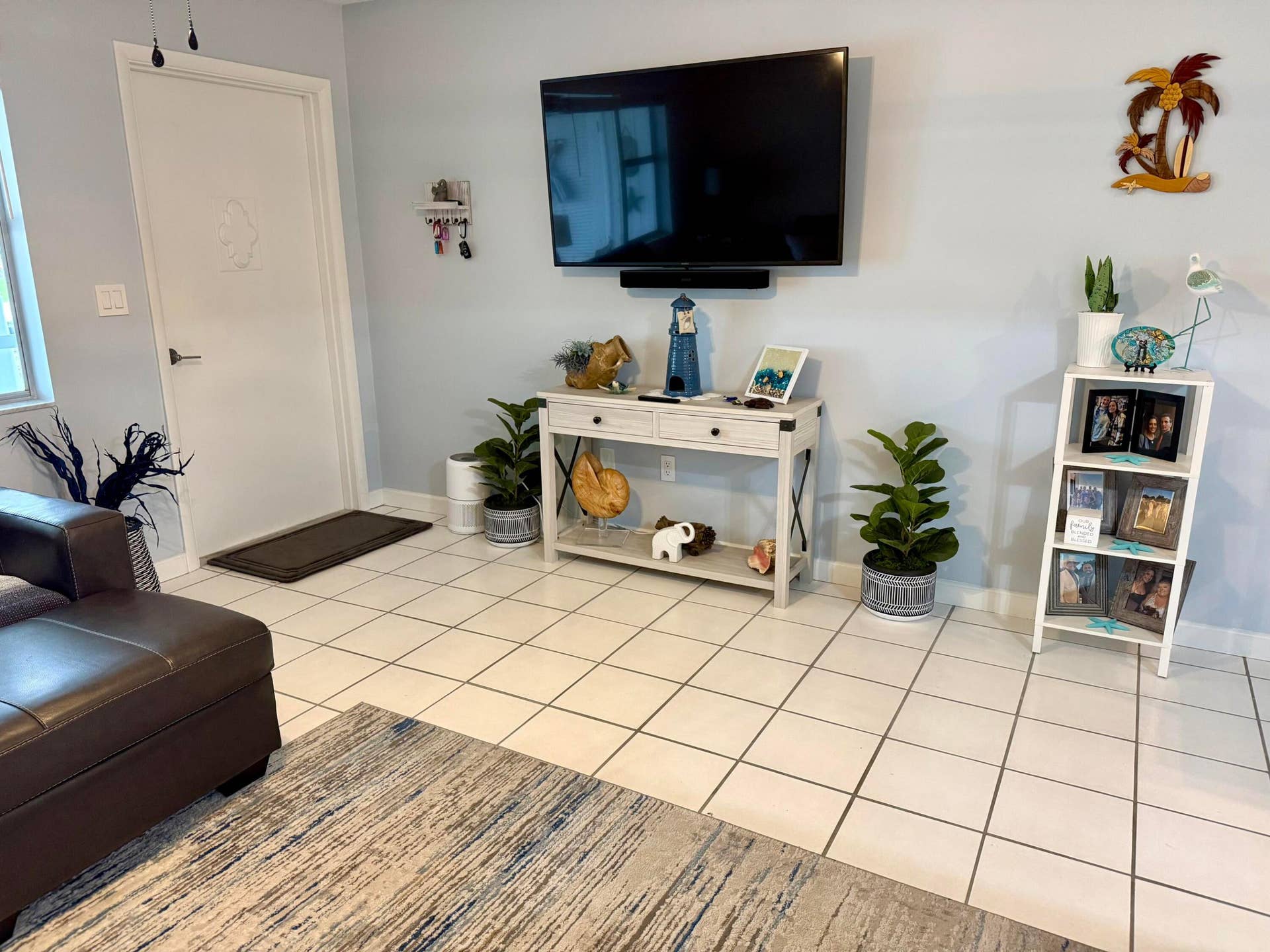 110 Shore Court, #106, North Palm Beach, FL 33408 Living Room