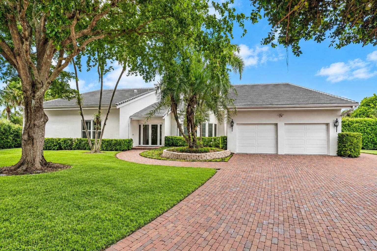 4356 Kasso Circle, Boca Raton, FL 33487 Polished Tropical Suburban Home Exterior