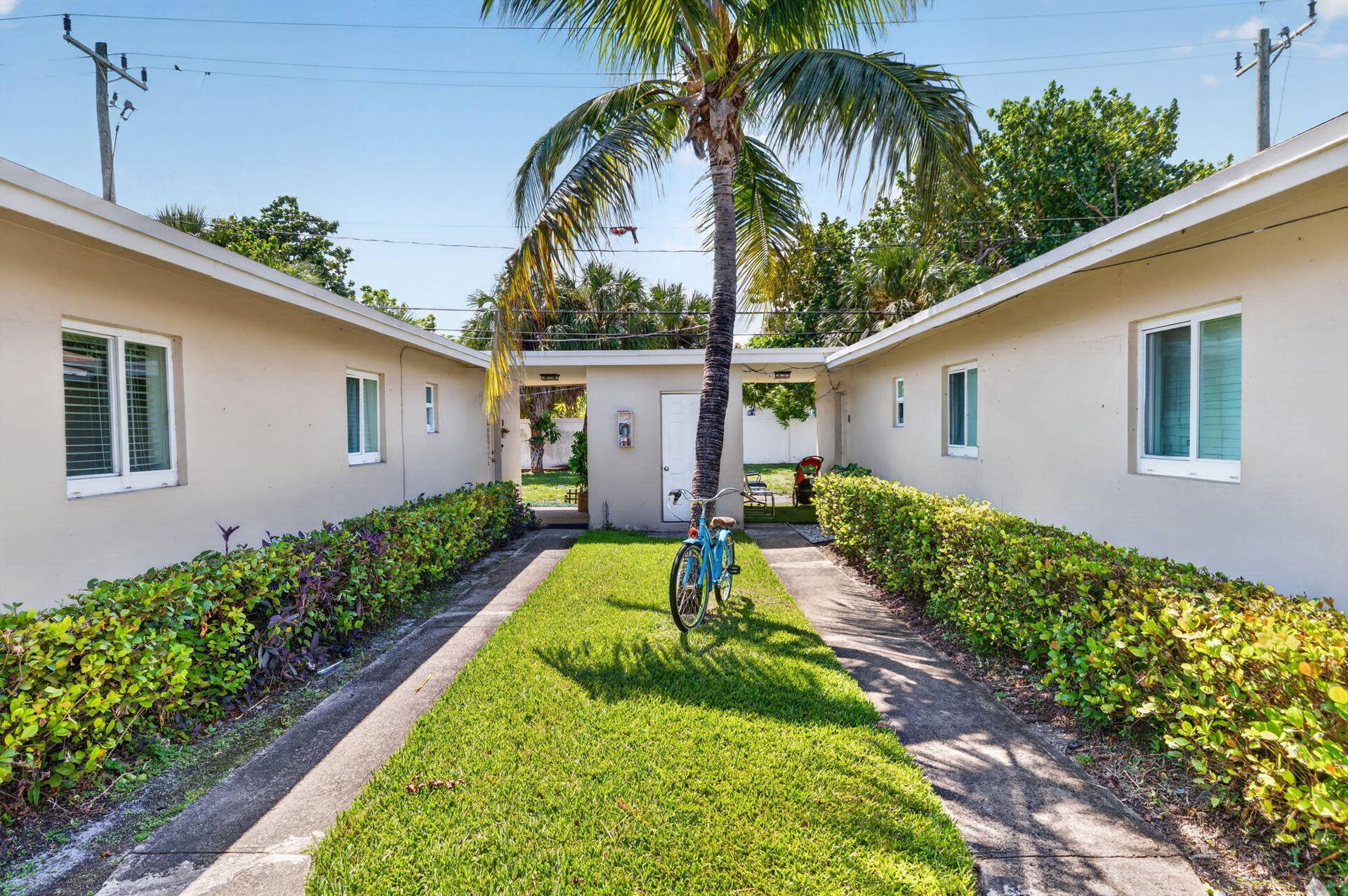 3111 NE 7th Avenue, #Apt c, Pompano Beach, FL 33064 3-web-or-mls-8I8A9702