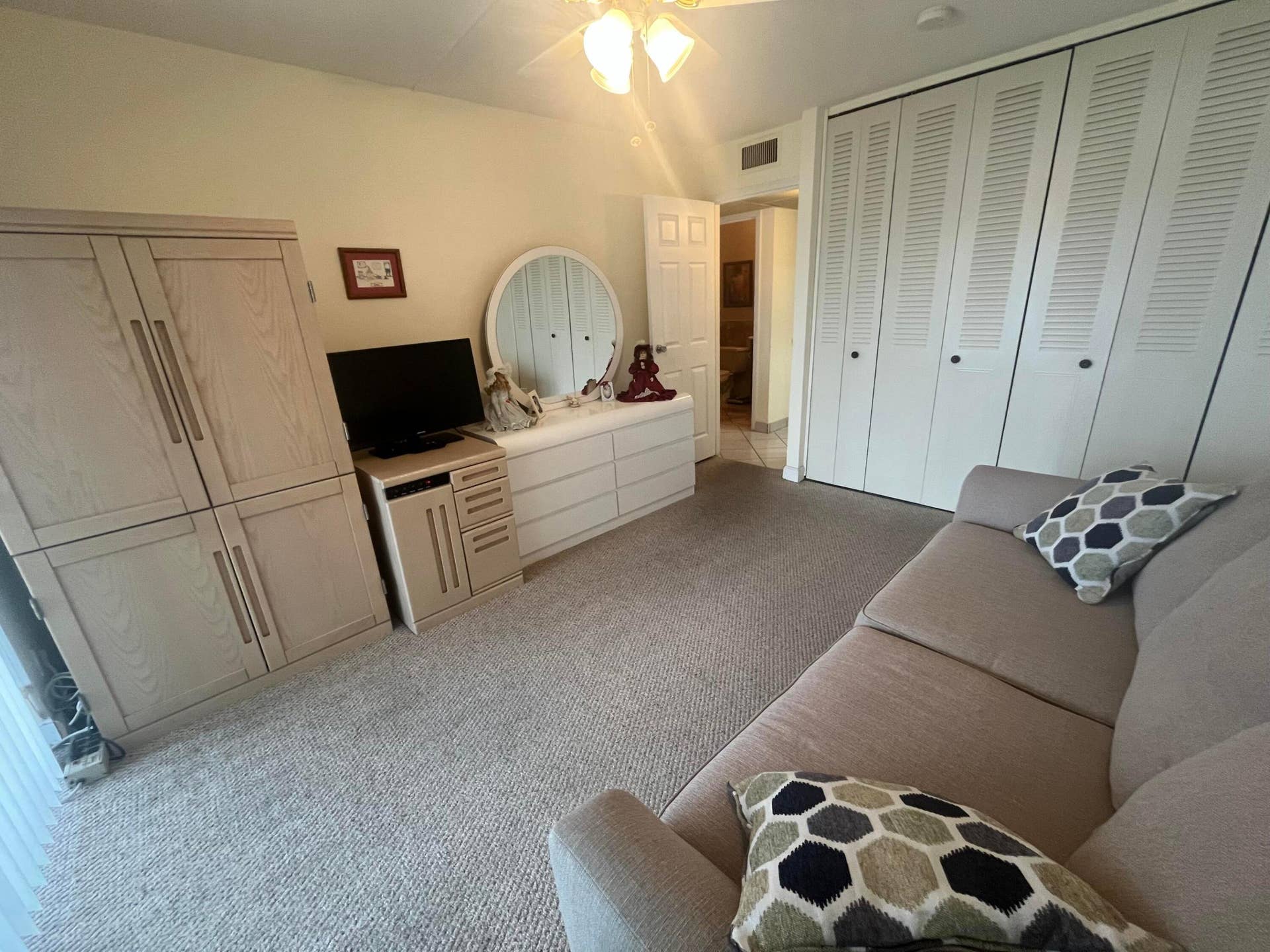 reverse angle of the guest/2nd bedroom