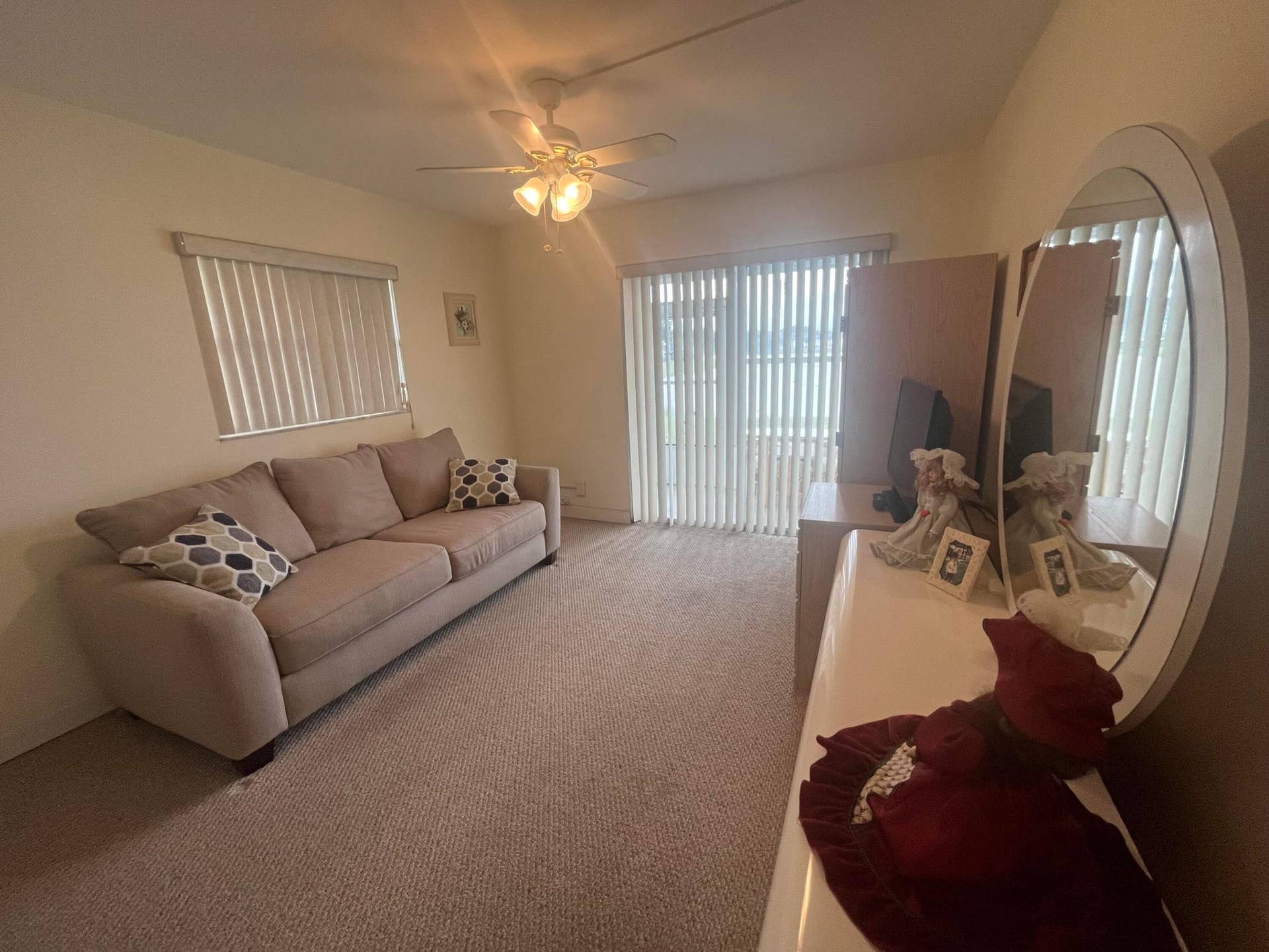 2nd/guest bedroom