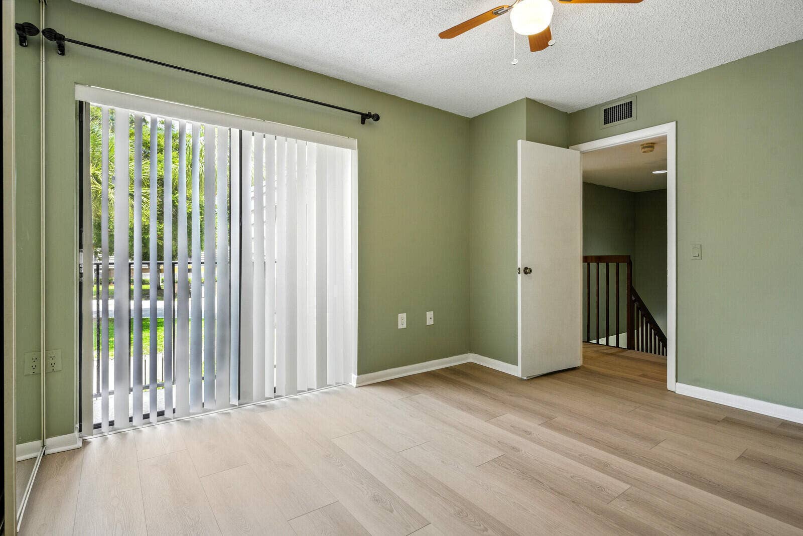 622 6th Way, West Palm Beach, FL 33407 18_ProPropertyREMcom__622_6th_Way__Final