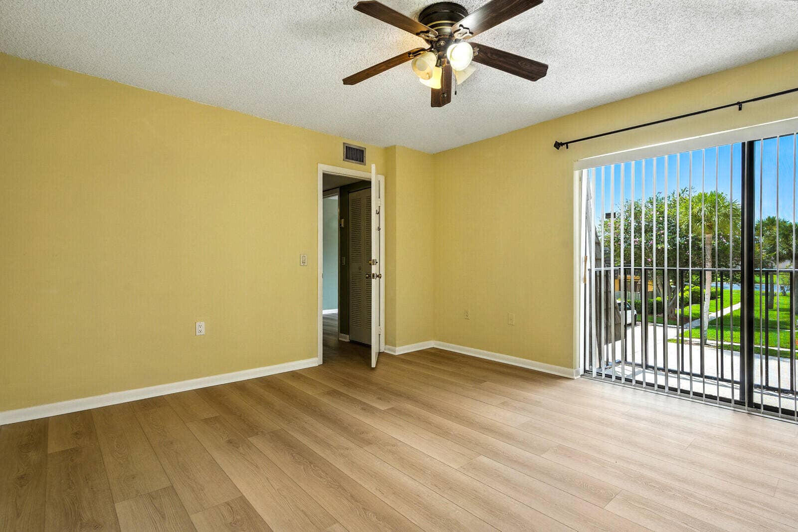 622 6th Way, West Palm Beach, FL 33407 20_ProPropertyREMcom__622_6th_Way__Final