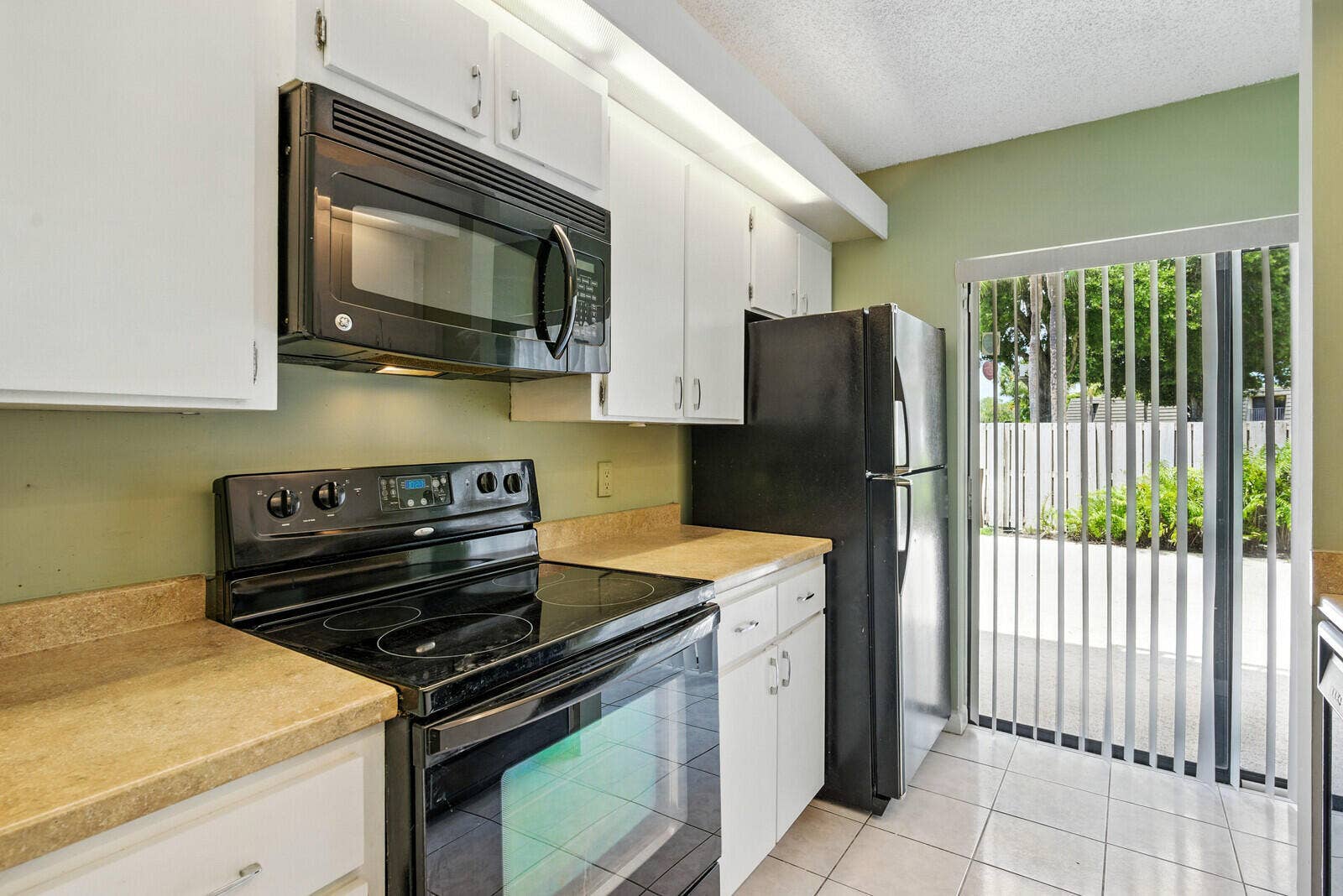622 6th Way, West Palm Beach, FL 33407 11_ProPropertyREMcom__622_6th_Way__Final