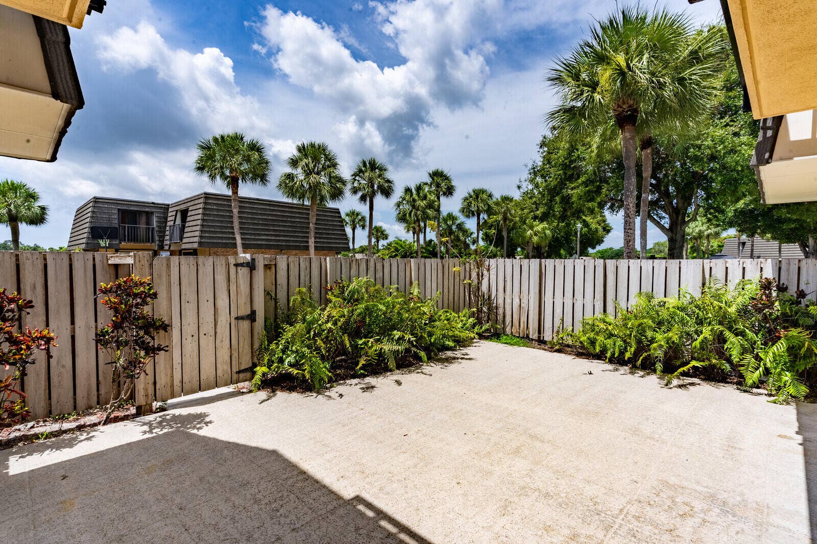 622 6th Way, West Palm Beach, FL 33407 04_ProPropertyREMcom__622_6th_Way__Final