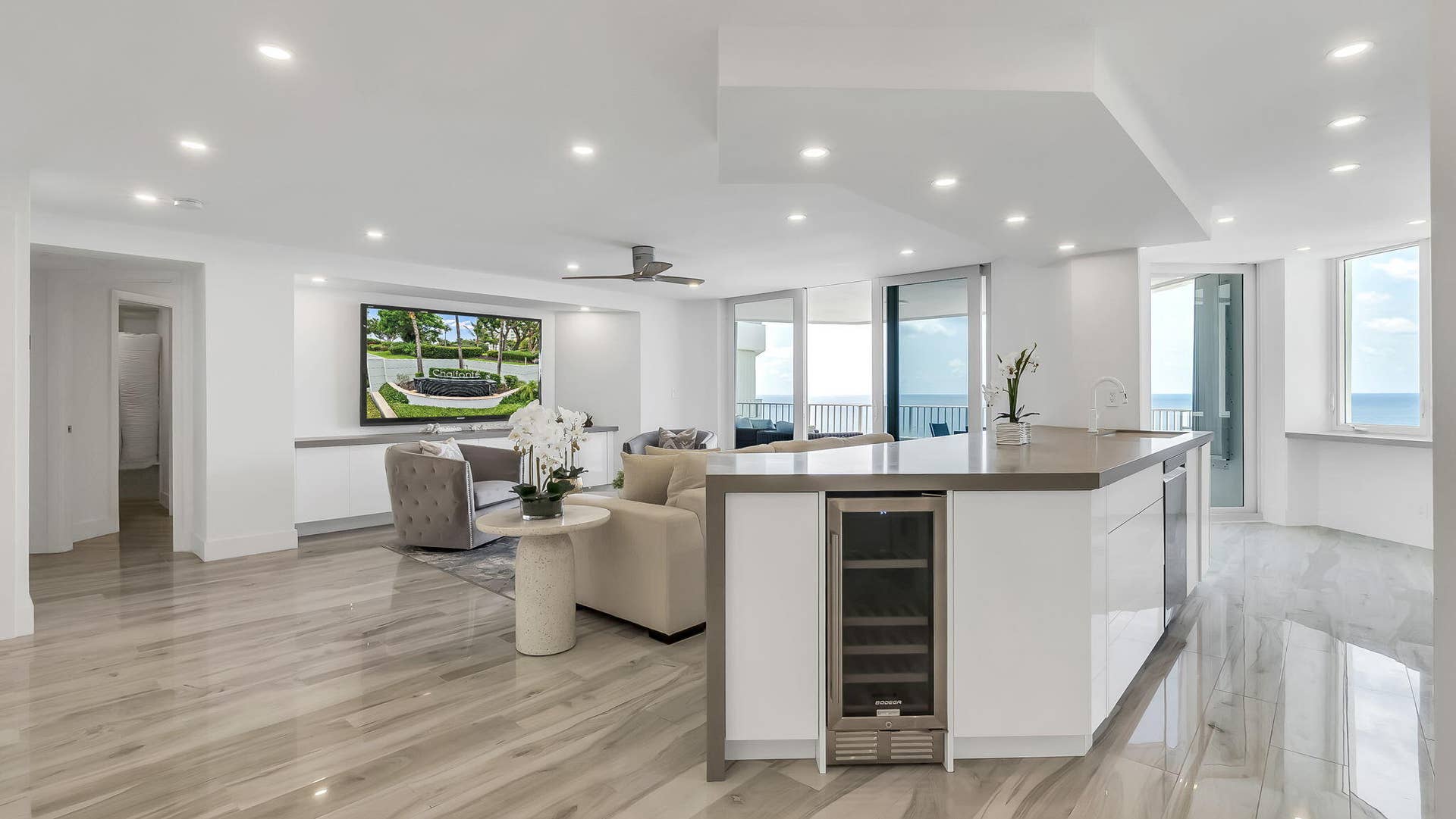 550 S Ocean Boulevard, #1906, Boca Raton, FL 33432 Family/Kitchen