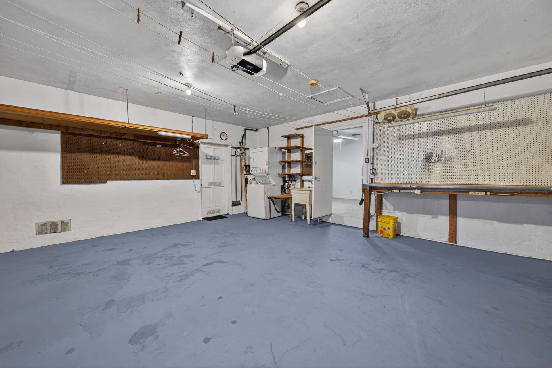 1540 NE 40th Street, Oakland Park, FL 33334 2 car garage