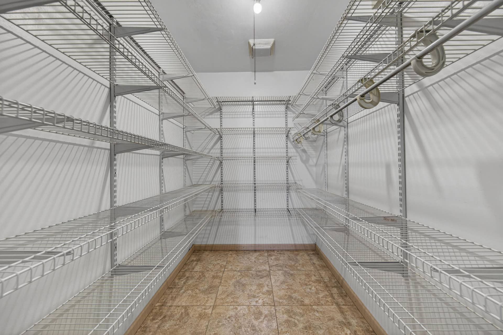 1540 NE 40th Street, Oakland Park, FL 33334 walk in closet