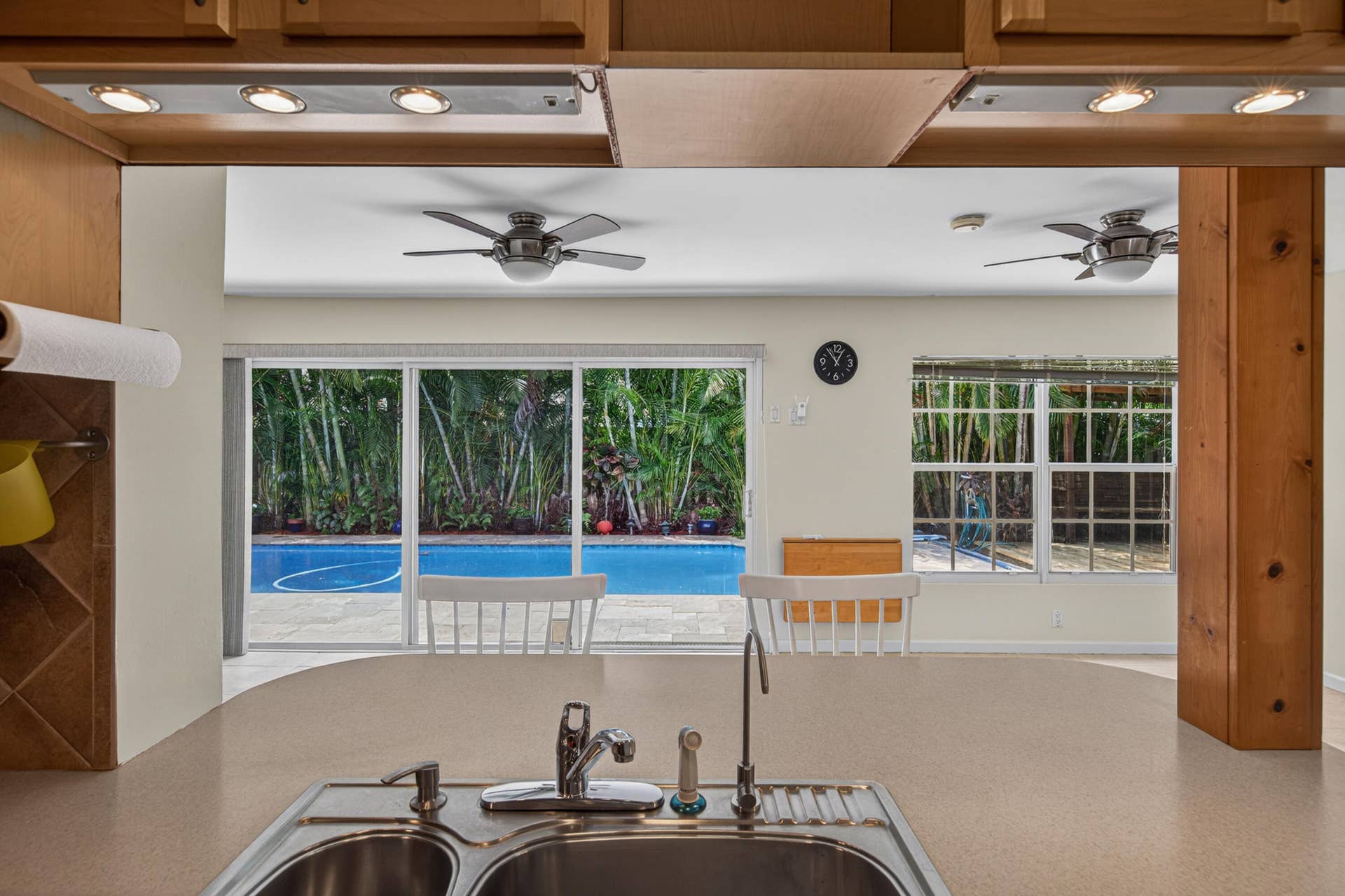 1540 NE 40th Street, Oakland Park, FL 33334 kitchen